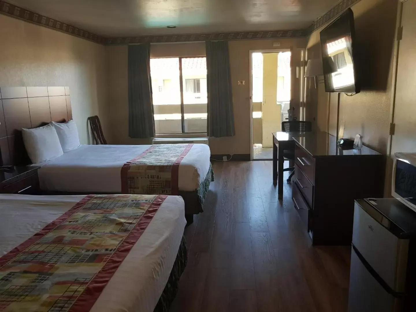 Bed in Travelodge by Wyndham Costa Mesa Newport Beach Hacienda Bed in Travelodge by Wyndham Costa Mesa Newport Beach Hacienda