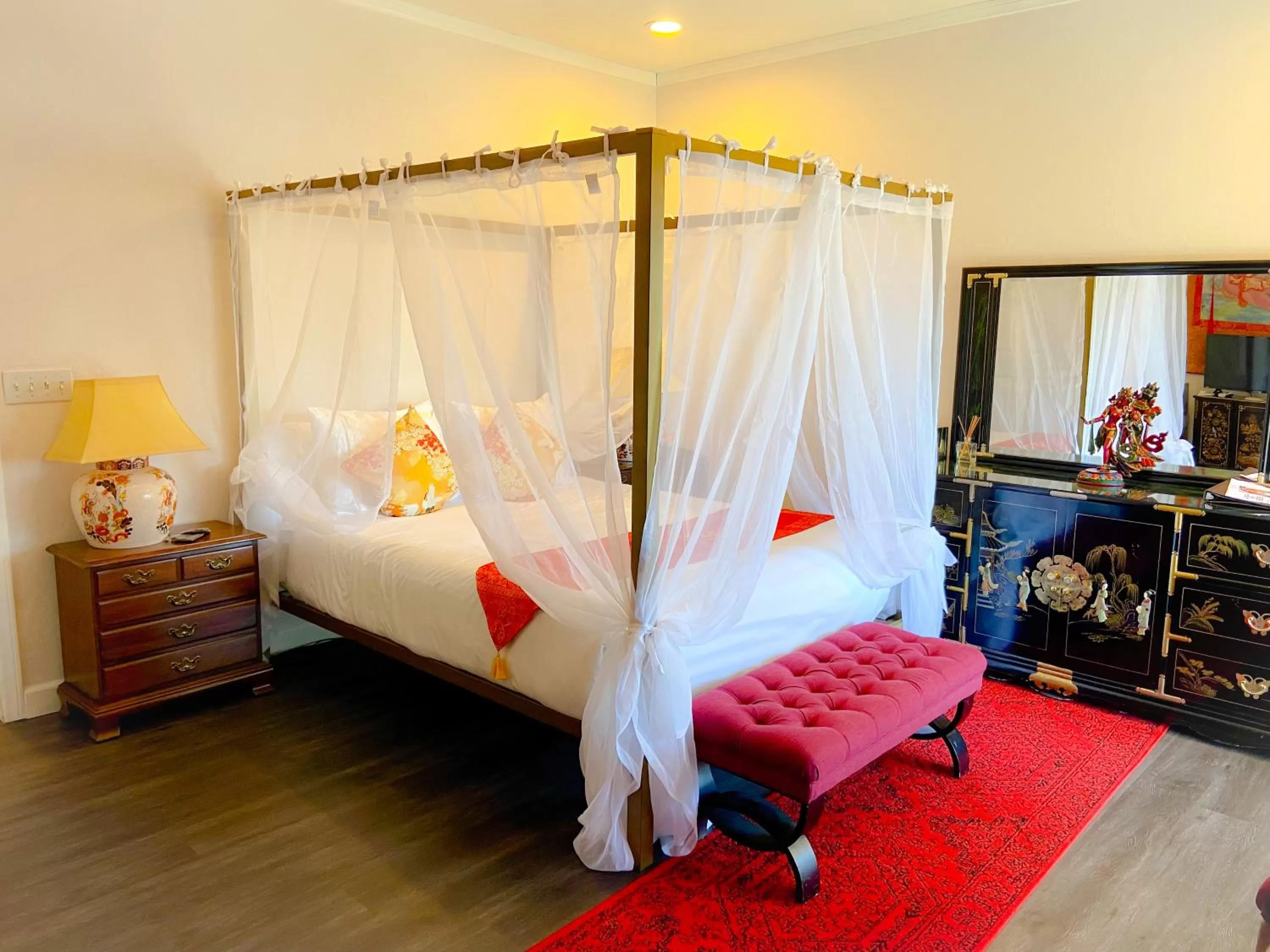 Bed in Quiet Mind Mountain Lodge, Retreat & Spa