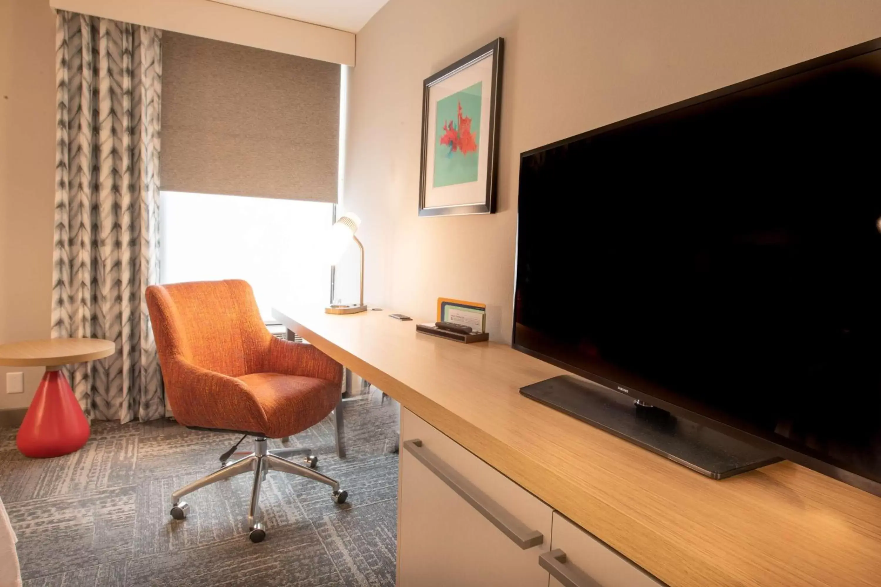 Bedroom, Seating Area in Hilton Garden Inn Asheville South