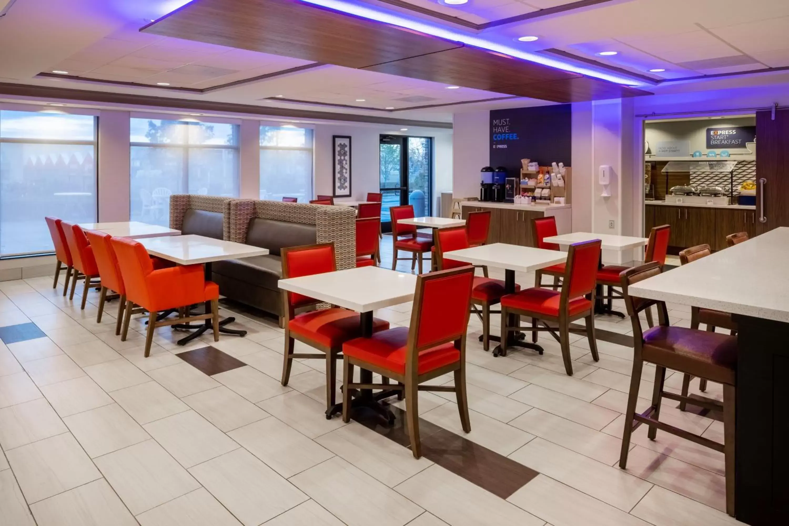 Breakfast, Restaurant/Places to Eat in Holiday Inn Express - Coventry S - West Warwick Area, an IHG Hotel