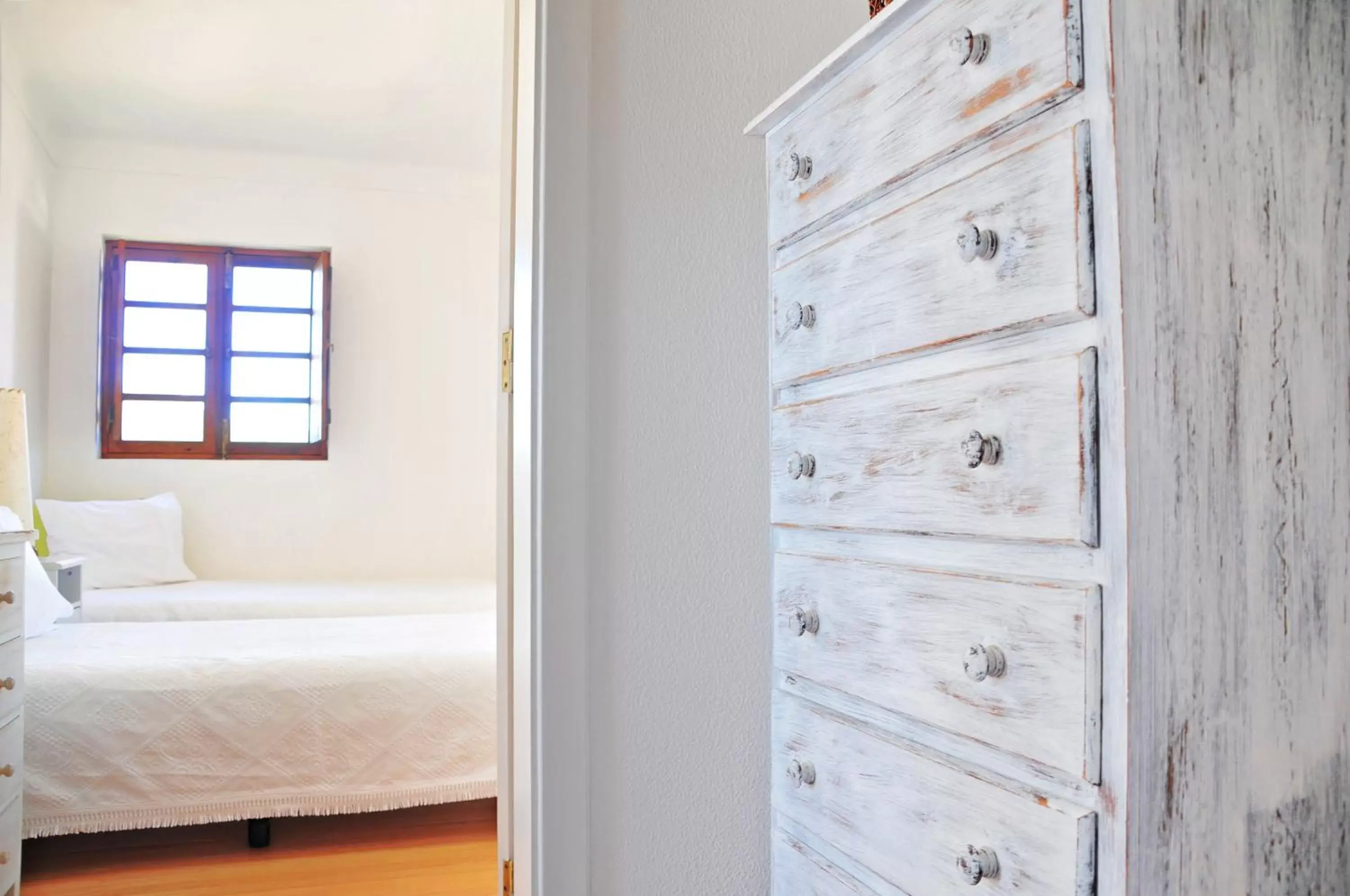 Decorative detail, Bed in Uma Casa a Beira Sol