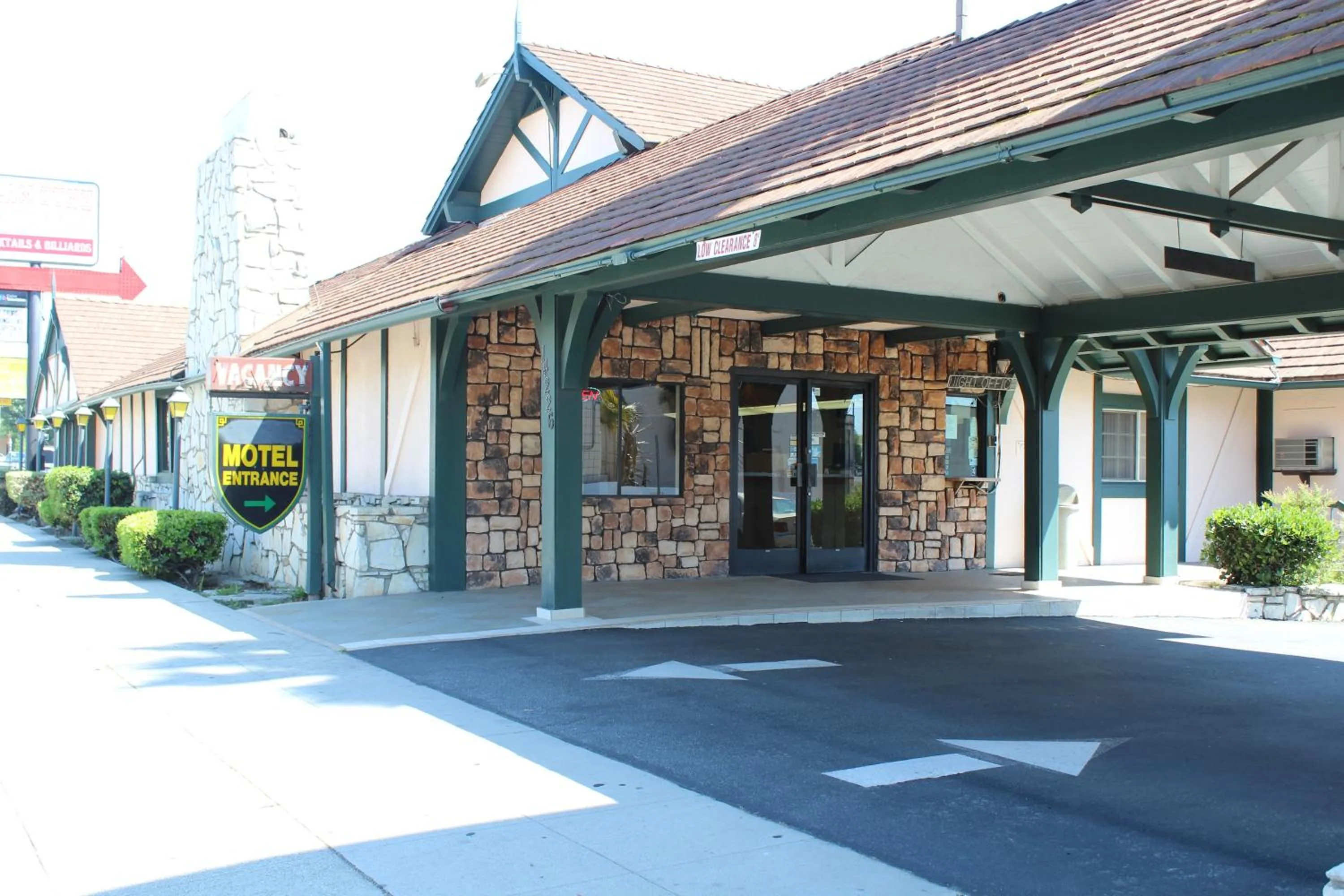 Facade/entrance in Best Whittier Inn