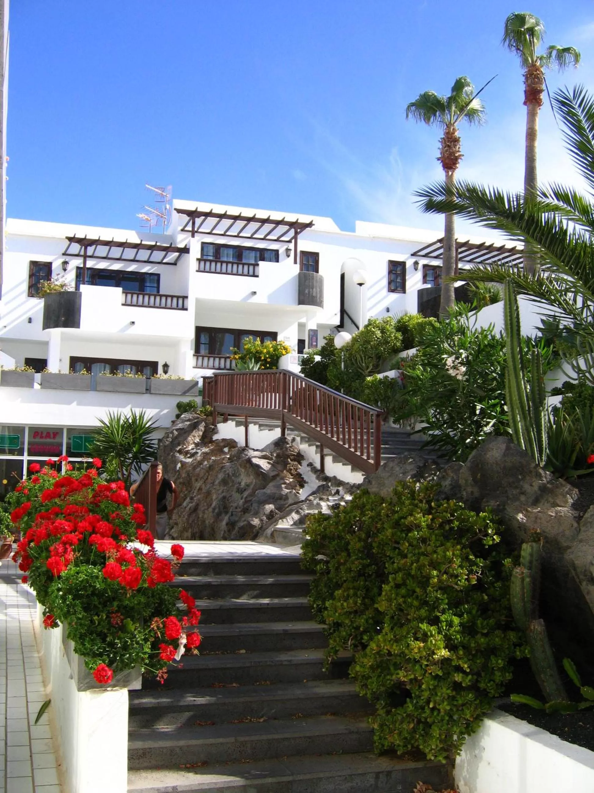 Property building in Plaza Azul