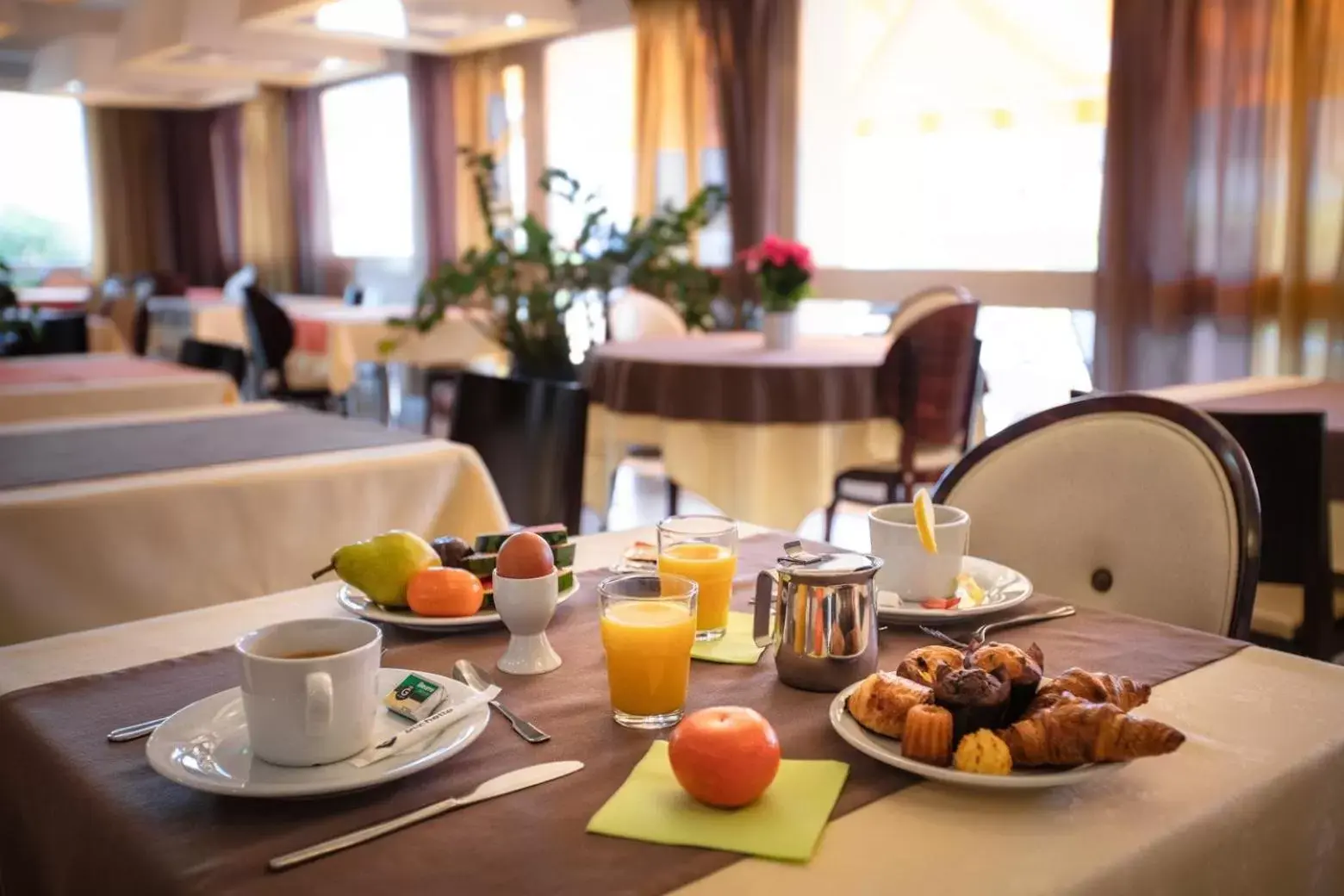 Buffet breakfast, Restaurant/Places to Eat in Kyriad Toulouse Blagnac Aéroport