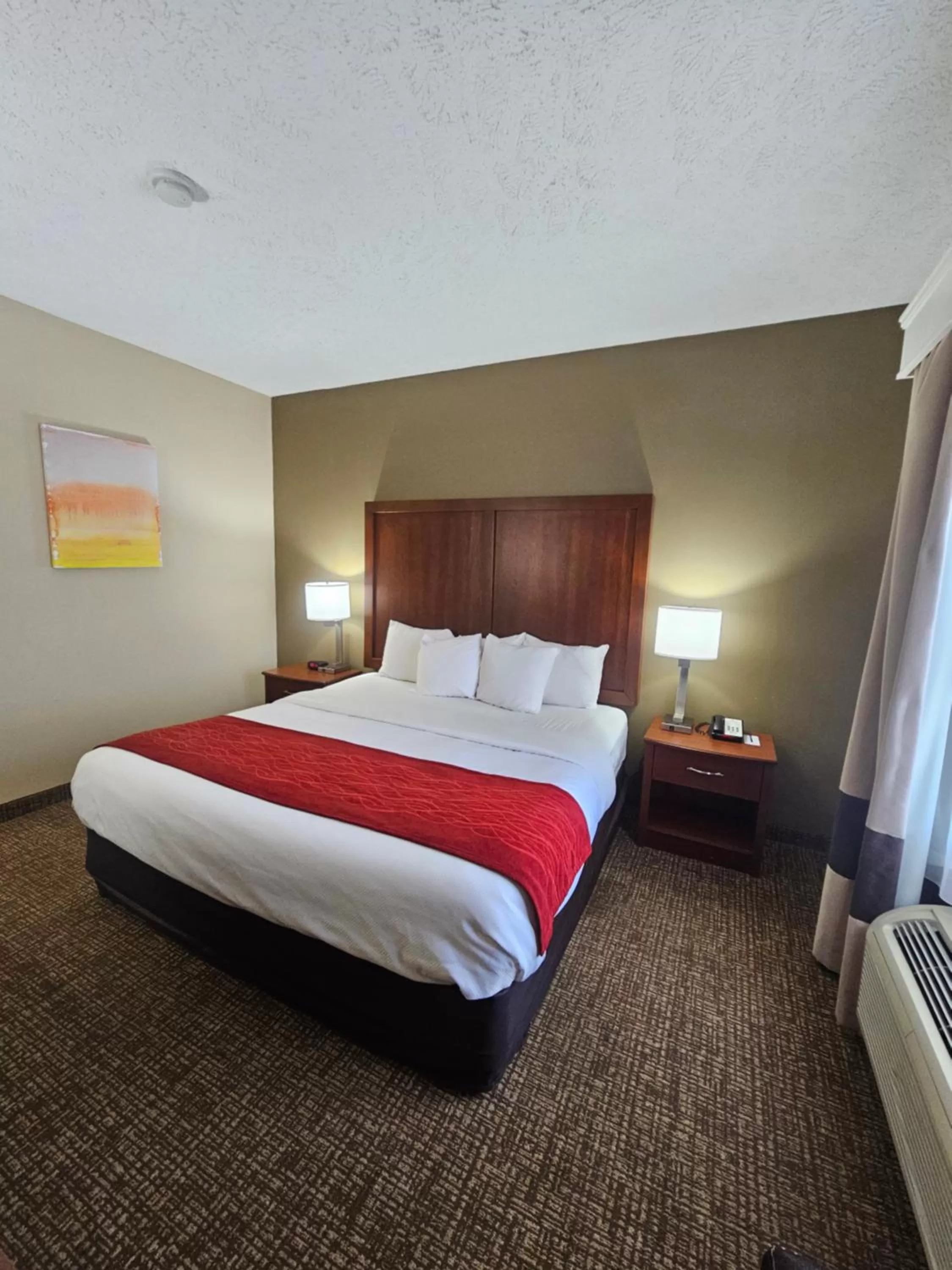 Bed in Comfort Inn Jackson I-40