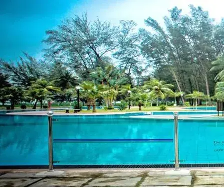 Swimming Pool in De Rhu Beach Resort