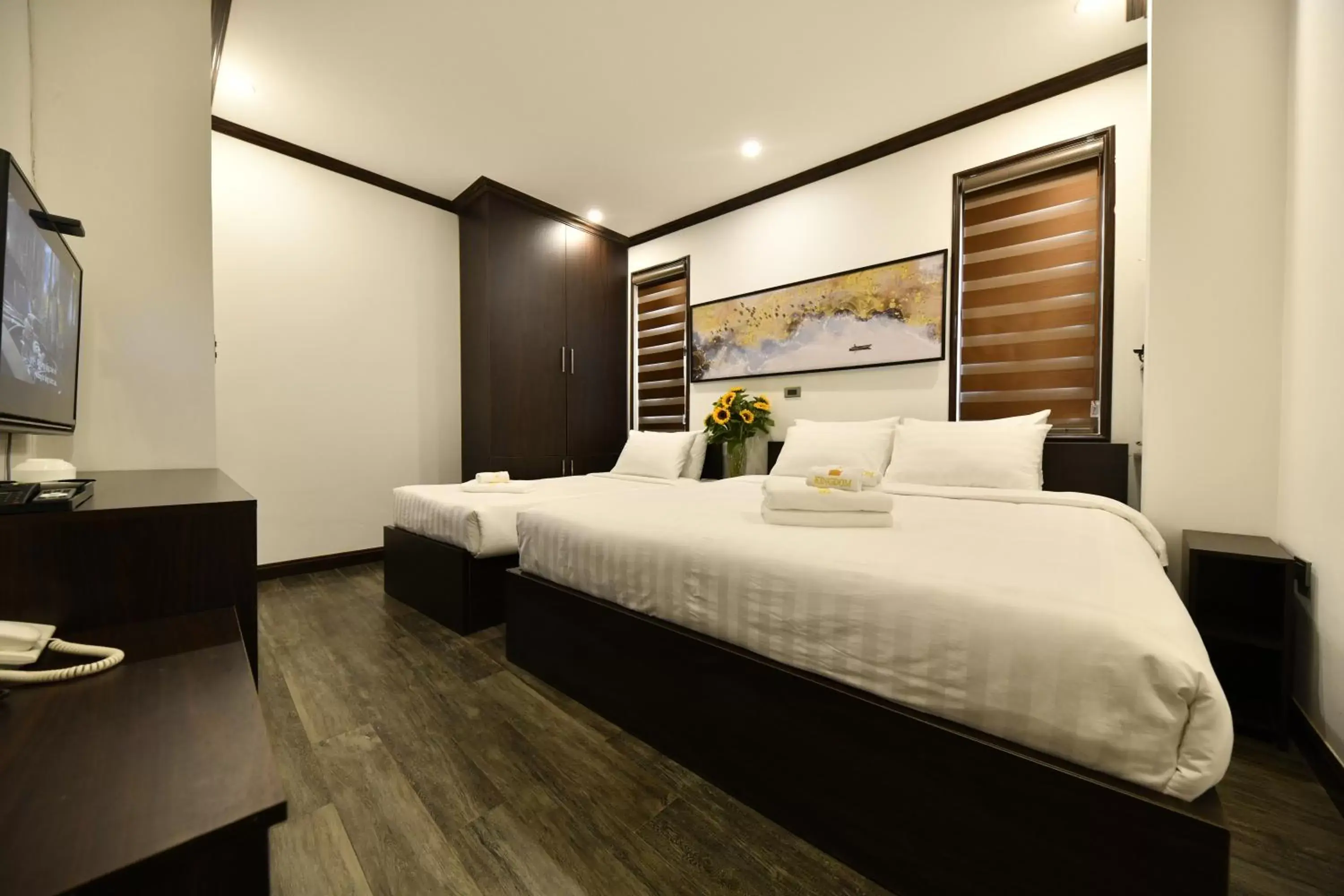 Photo of the whole room, Bed in Kingdom Hotel Hanoi Photo of the whole room, Bed in Kingdom Hotel Hanoi