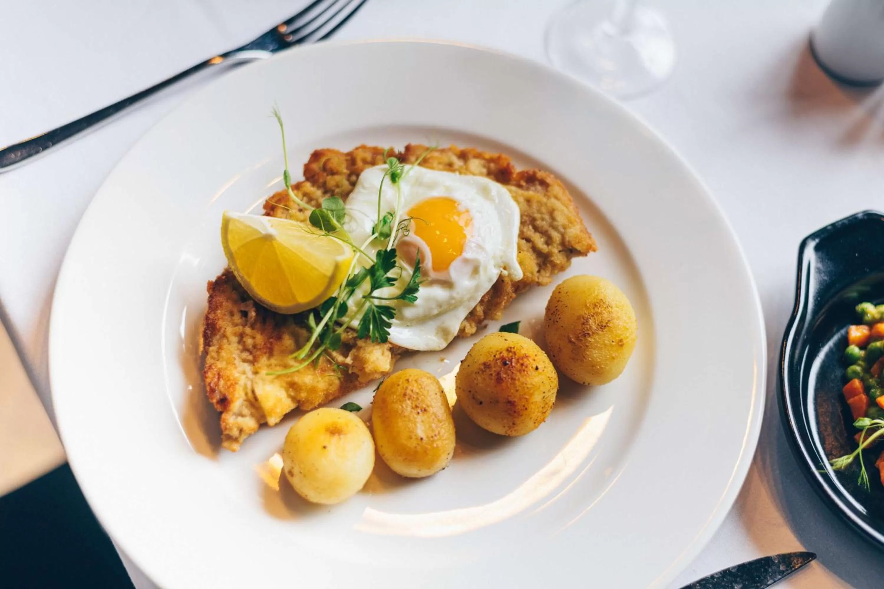 Restaurant/places to eat in METROPOL Hotel Katowice