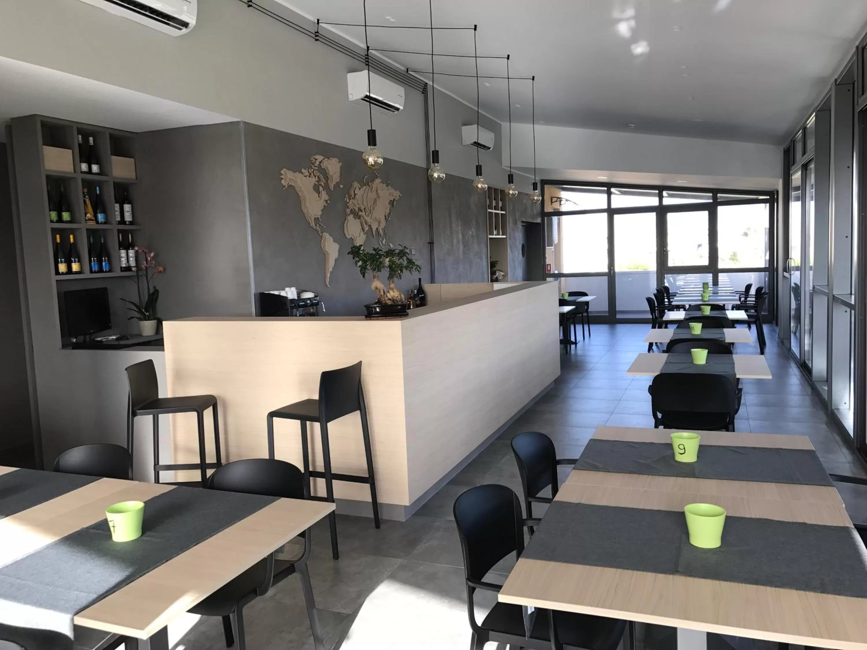 Restaurant/places to eat in Erasmus Hotel