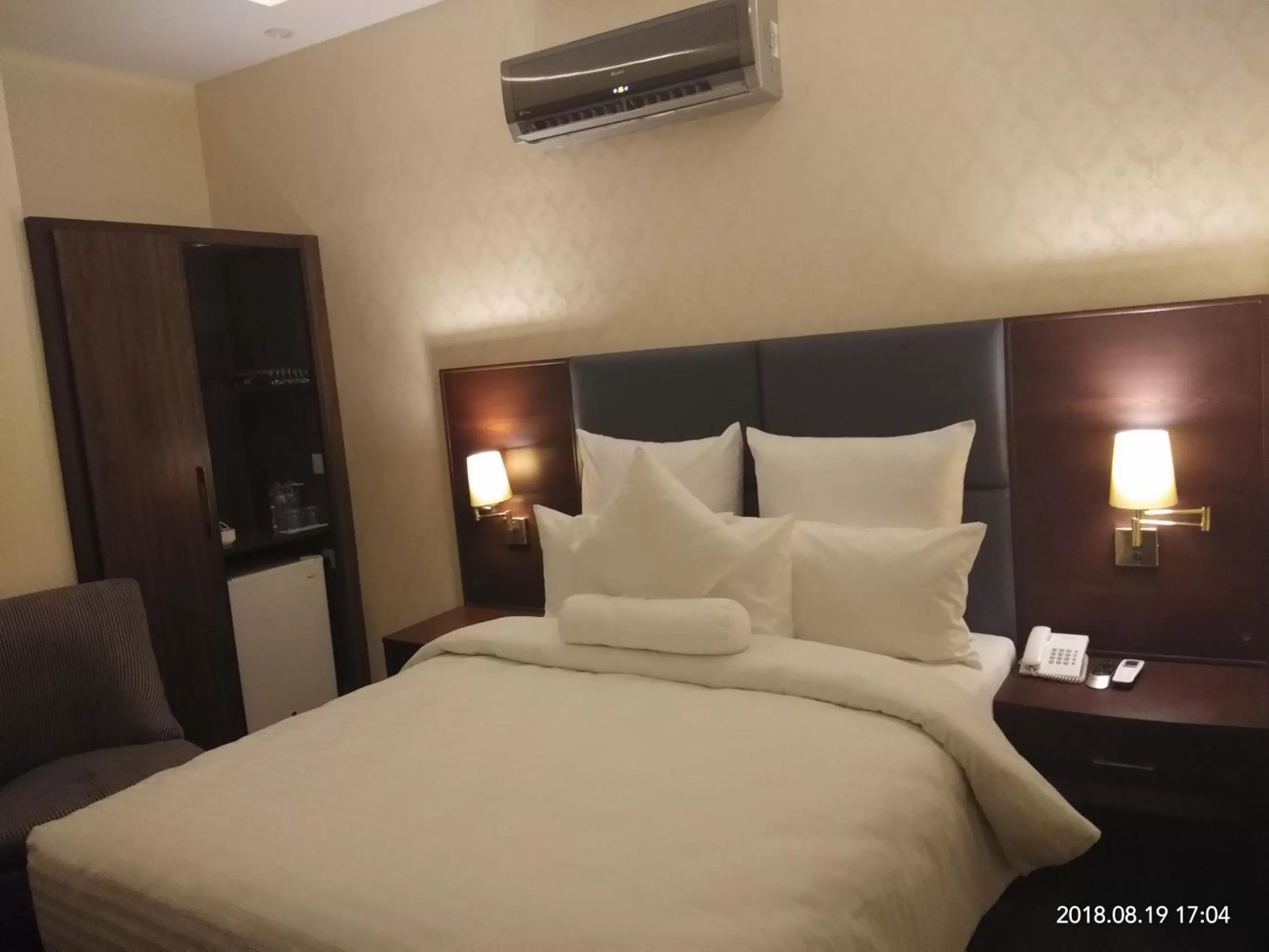 Bed in S Chalet Multan