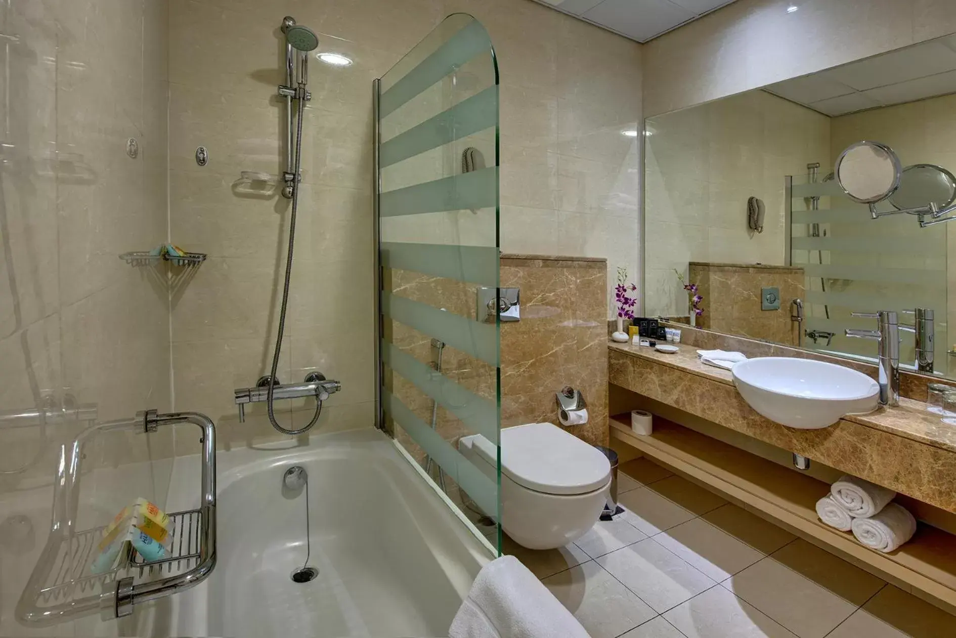 Bathroom in Al Khoory Executive Hotel, Al Wasl