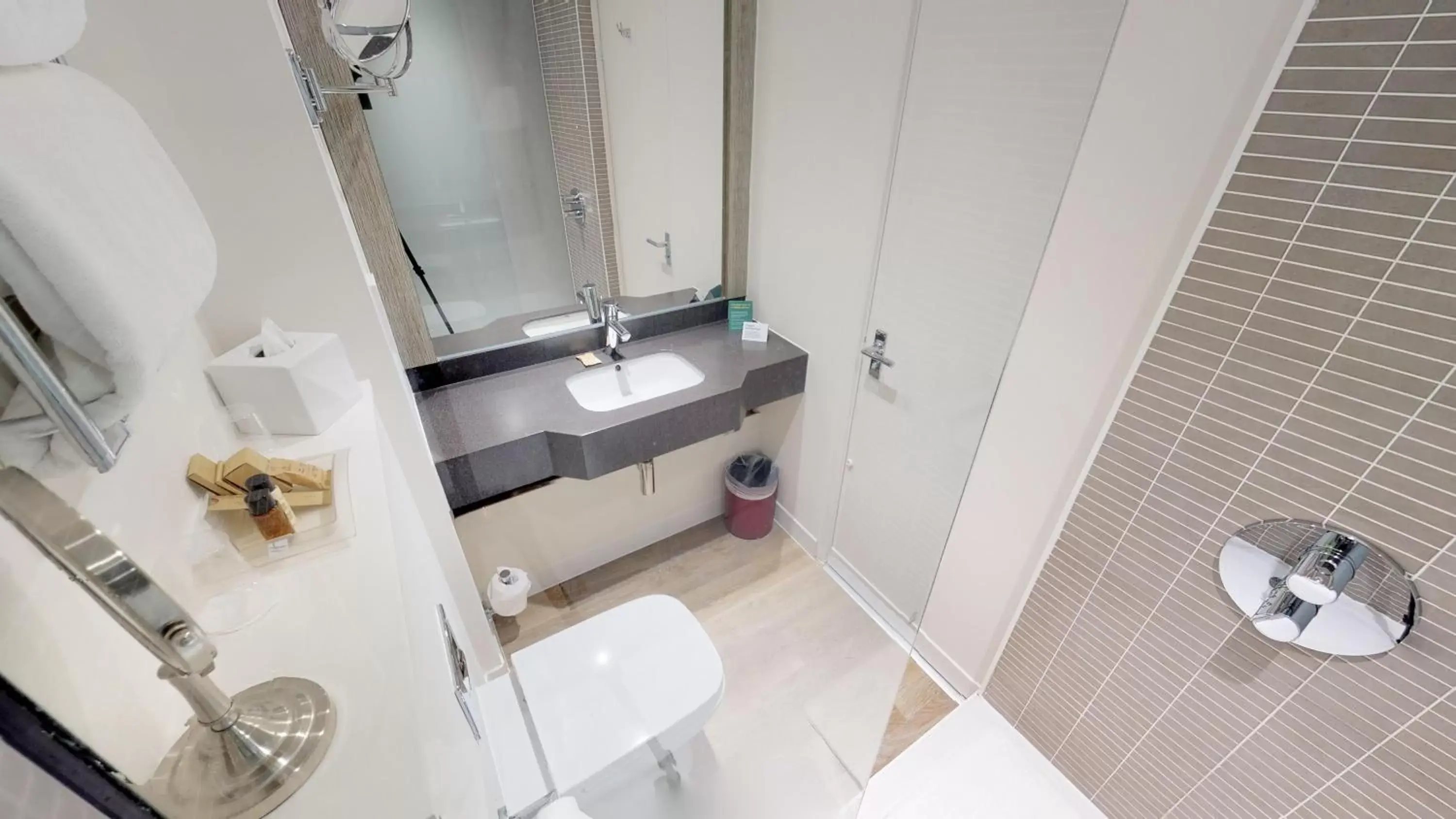 Bathroom in Holiday Inn Runcorn M56 Junction 12, an IHG Hotel