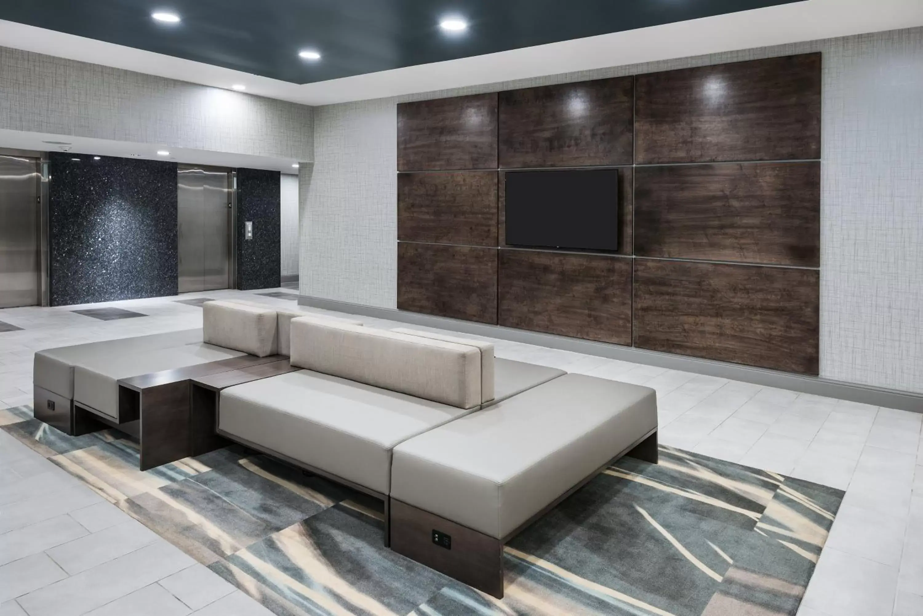 Property building in Holiday Inn - Beaumont East-Medical Ctr Area by IHG Property building in Holiday Inn - Beaumont East-Medical Ctr Area by IHG