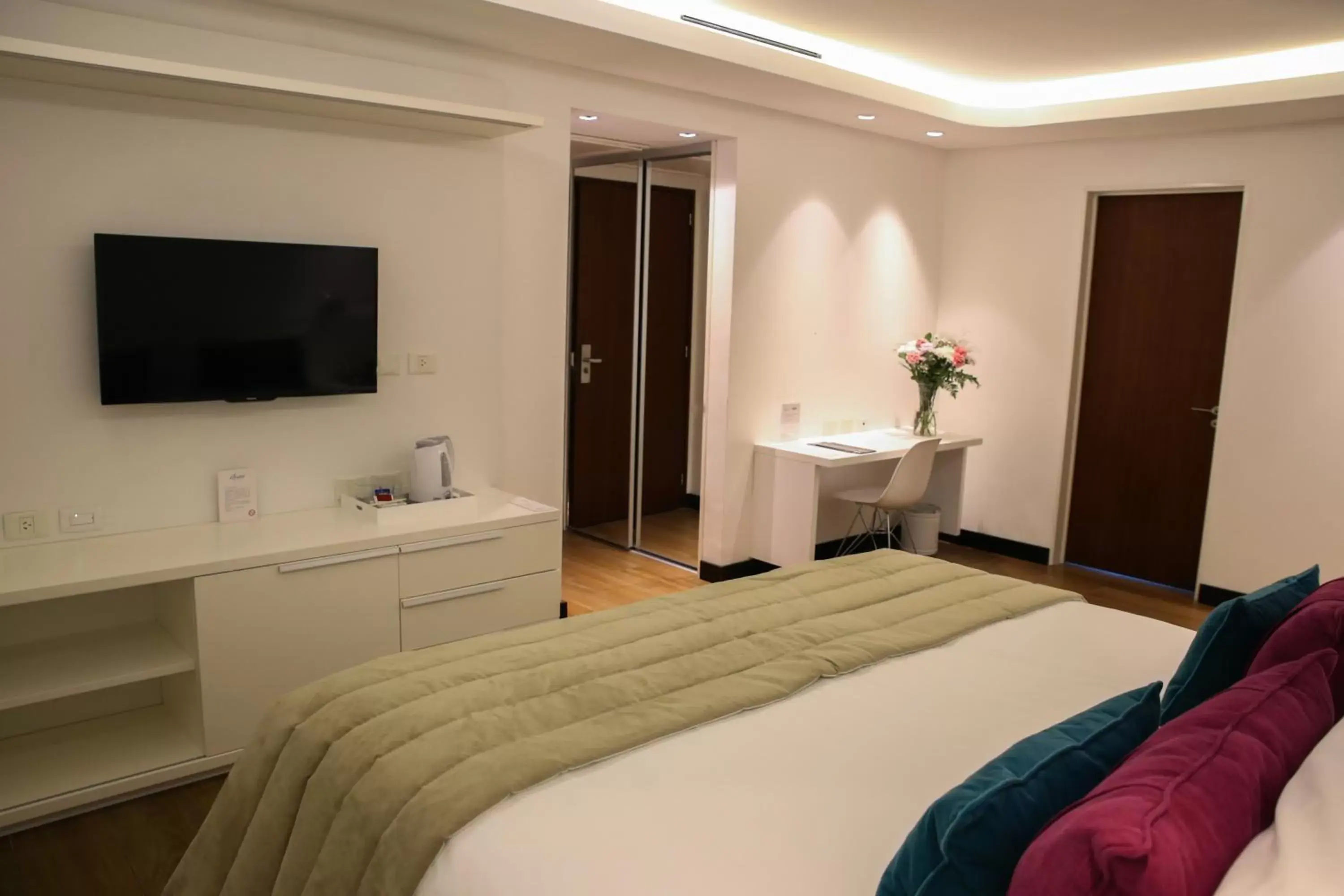 Bedroom, Bed in Ilum Experience Home