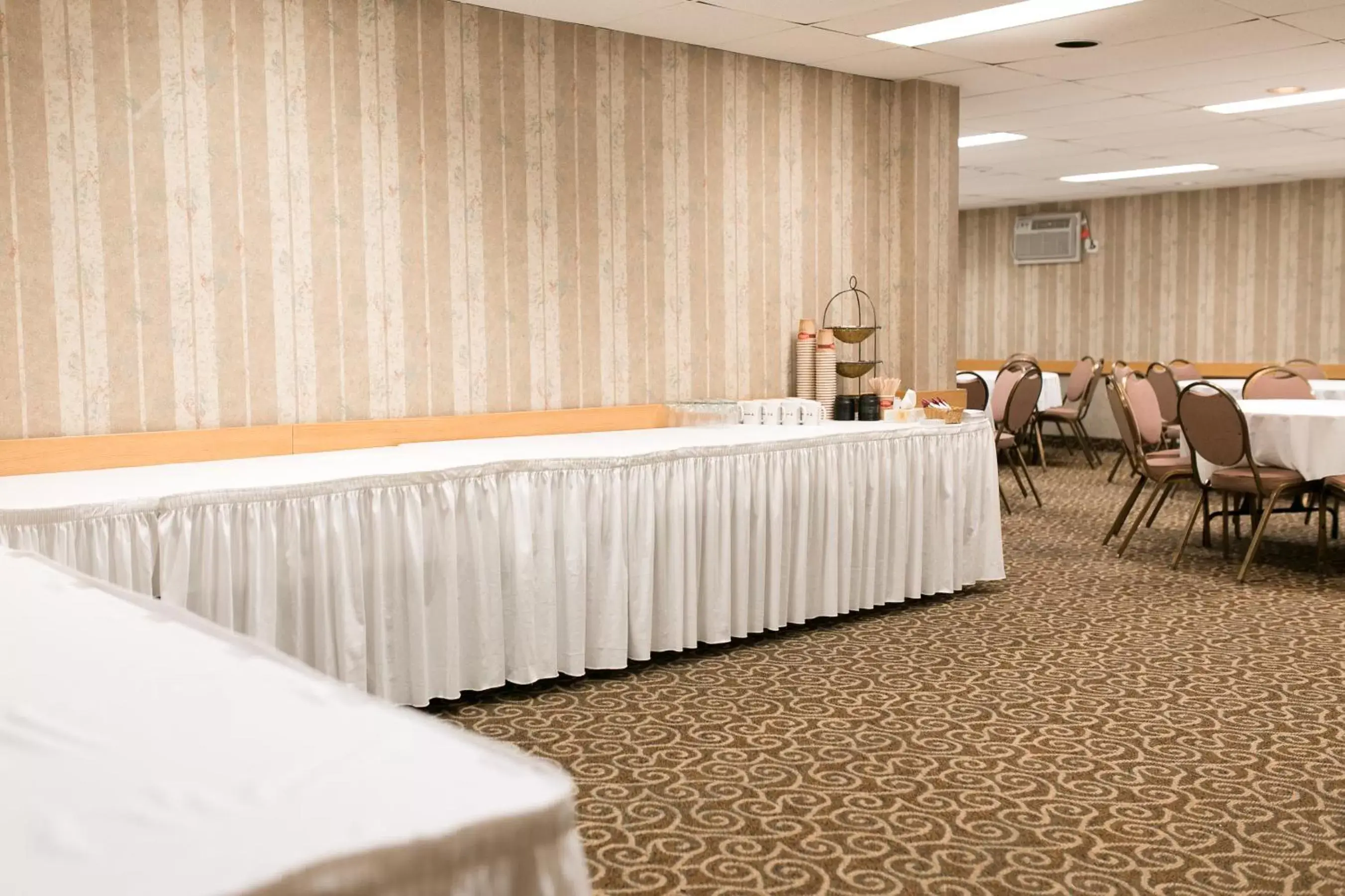 Business facilities, Banquet Facilities in Victoria Inn Flin Flon