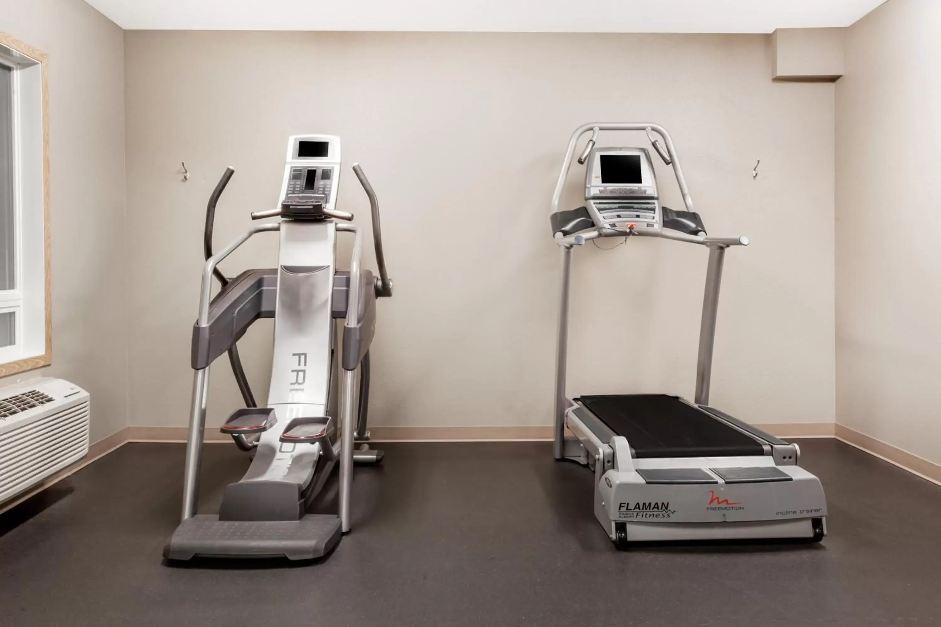 Fitness centre/facilities in Super 8 by Wyndham Prince Albert Fitness centre/facilities in Super 8 by Wyndham Prince Albert