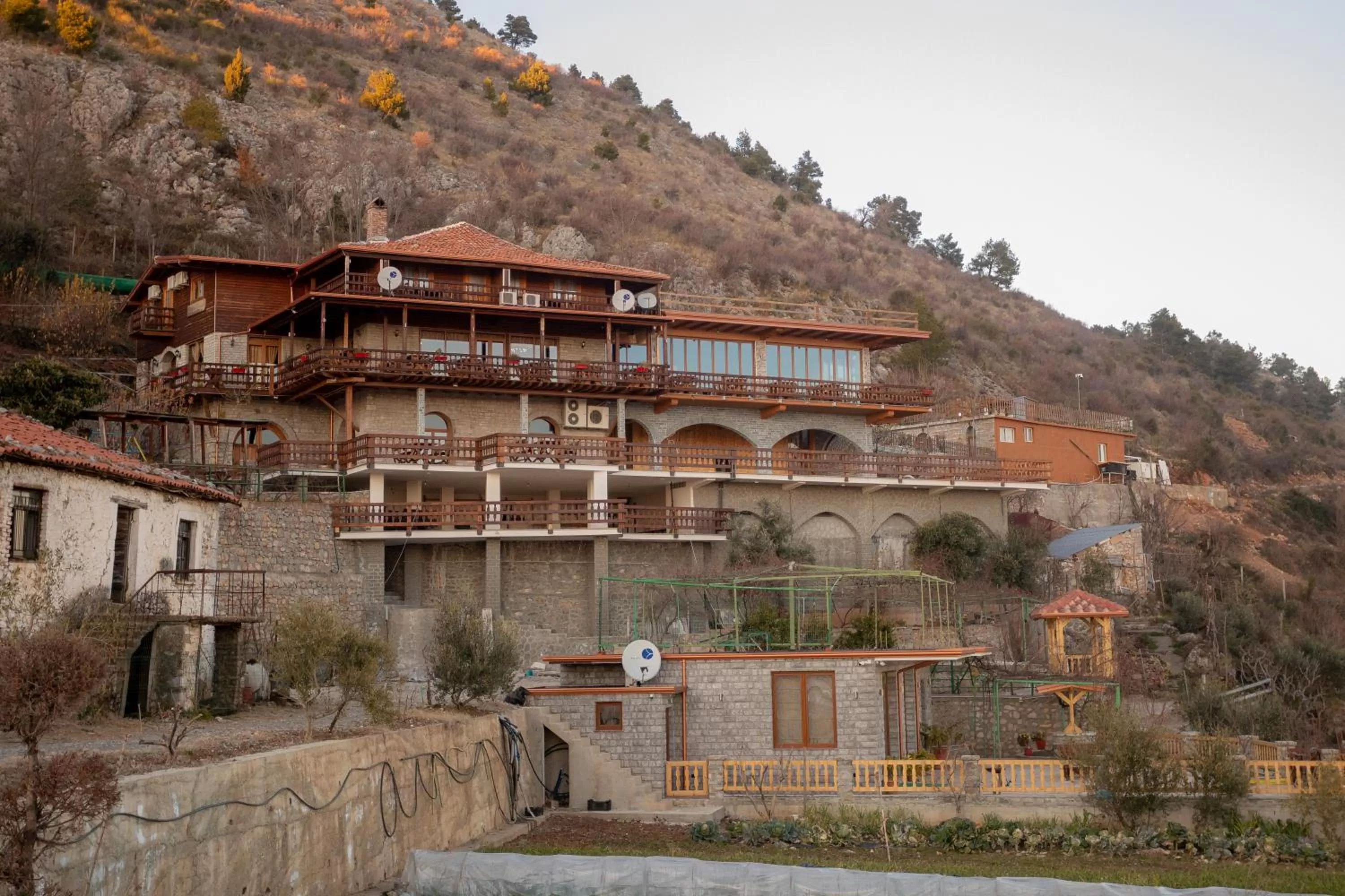 Property Building in OLD HOUSE