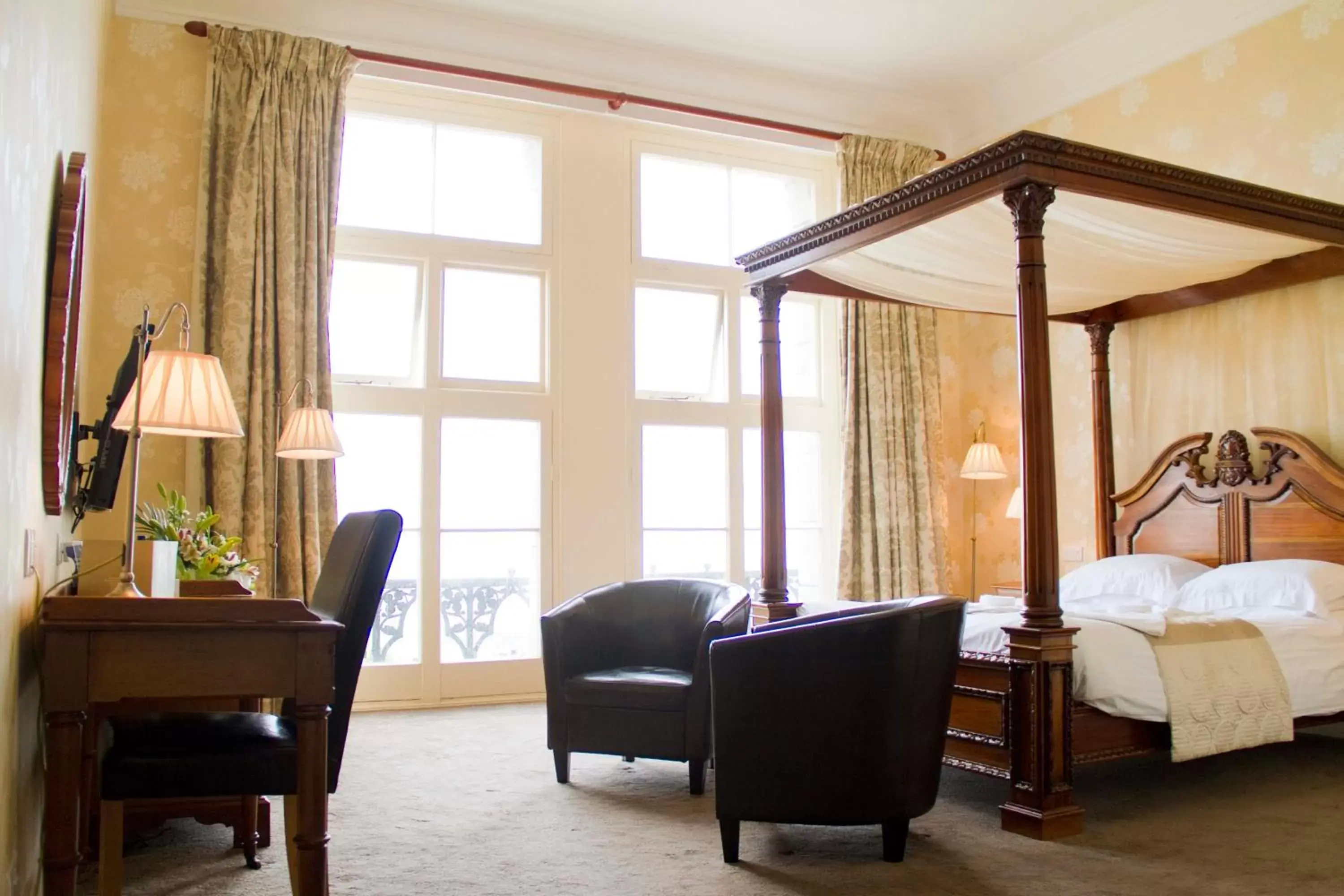 Bed, Seating Area in Duke Of Cornwall Hotel