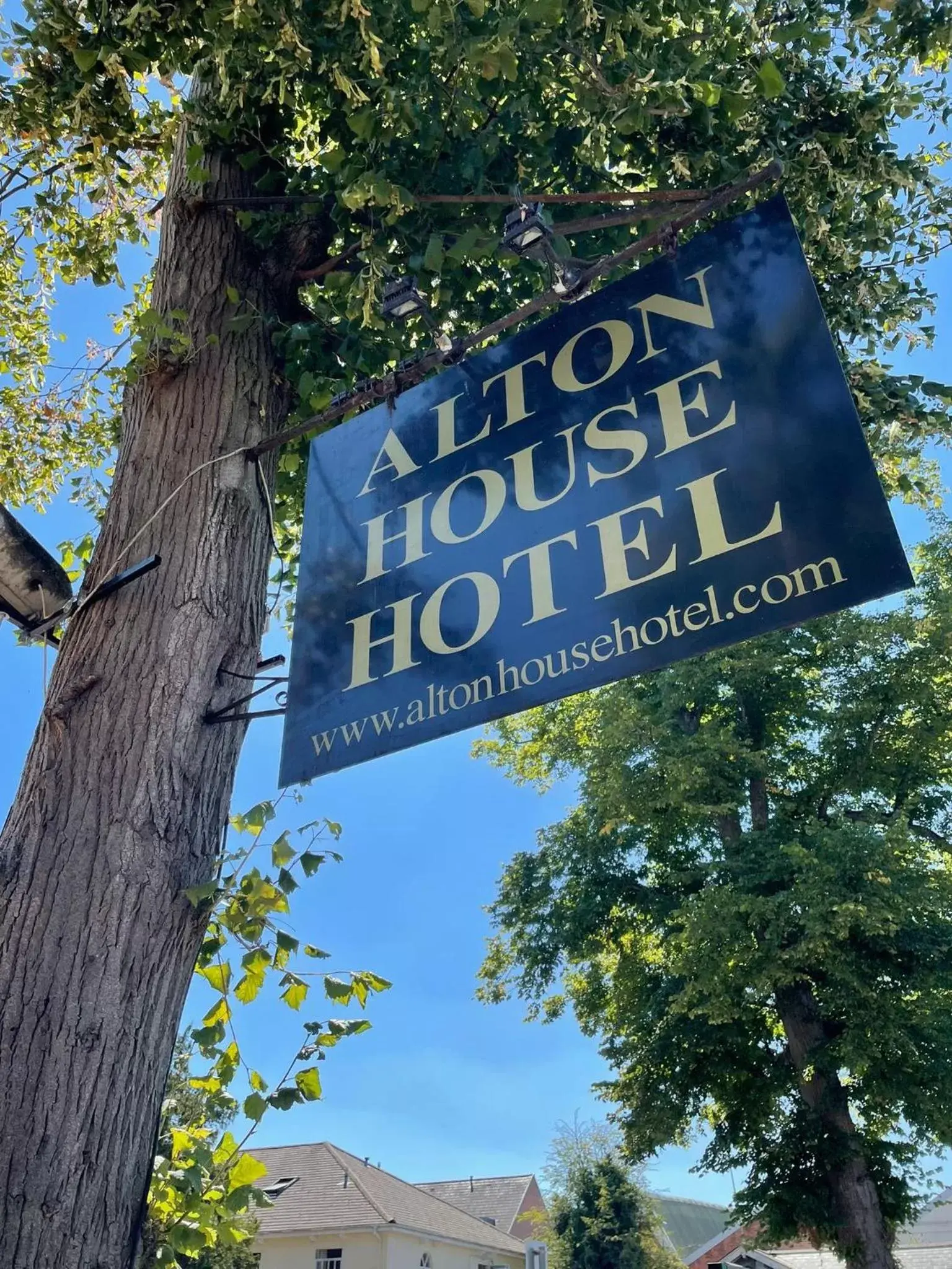 Logo/Certificate/Sign in Alton House Hotel