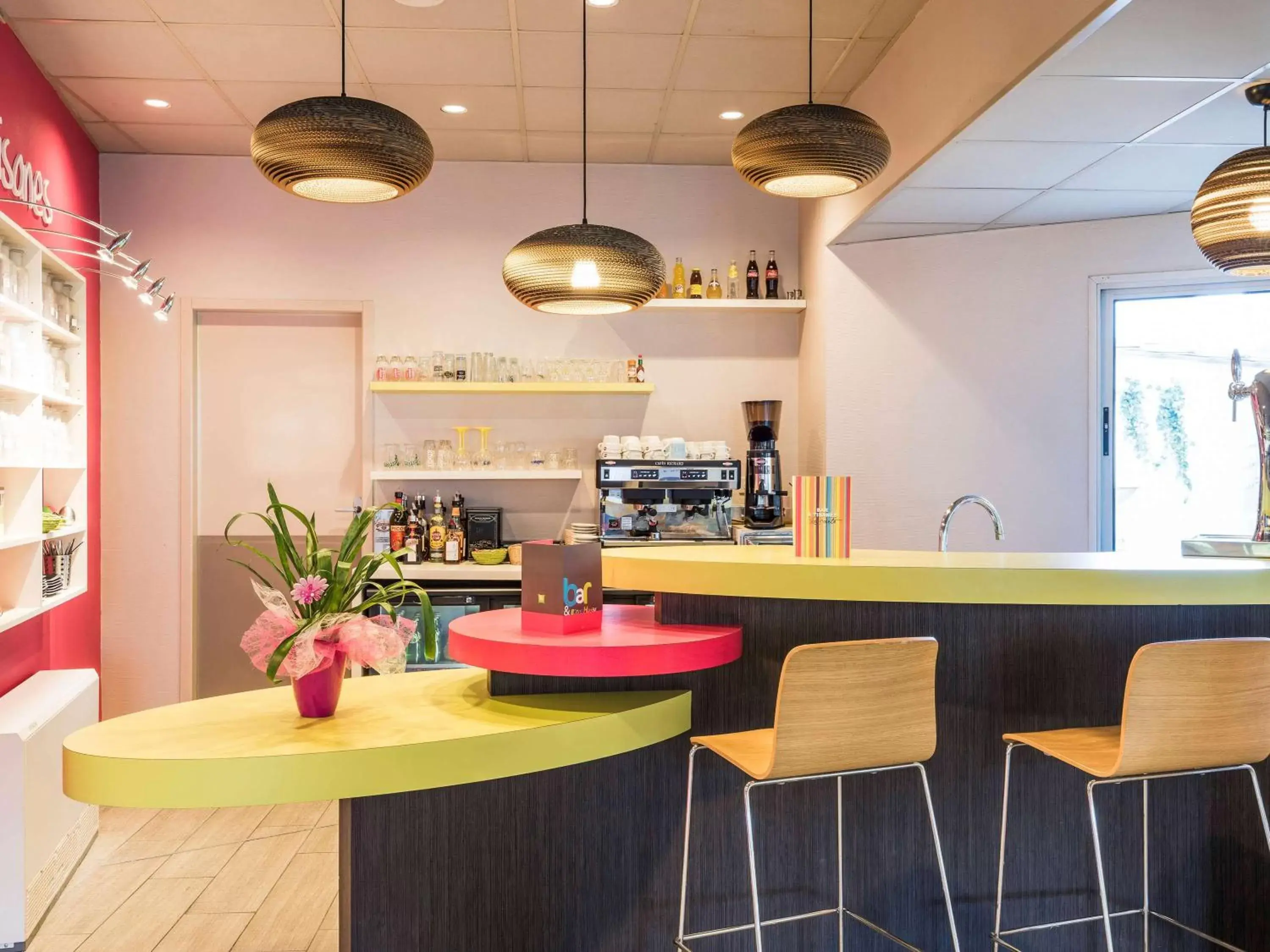 Lounge or bar, Lounge/Bar in ibis styles Dax Centre