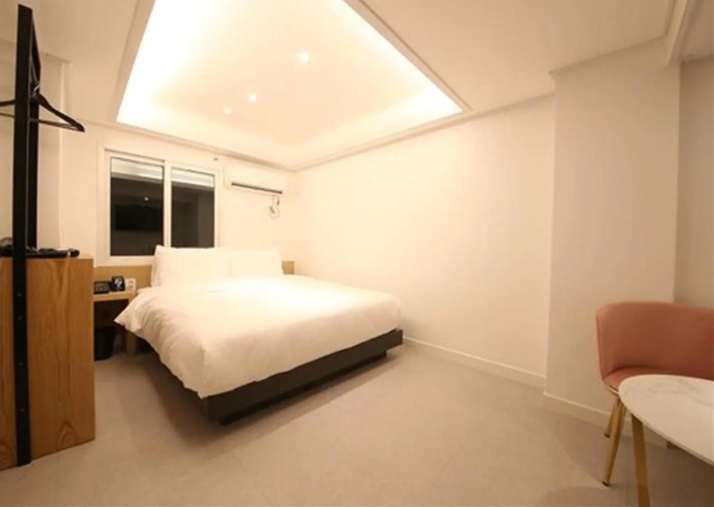 Photo of the whole room, Bed in Busan Seomyeon Business Hotel J7