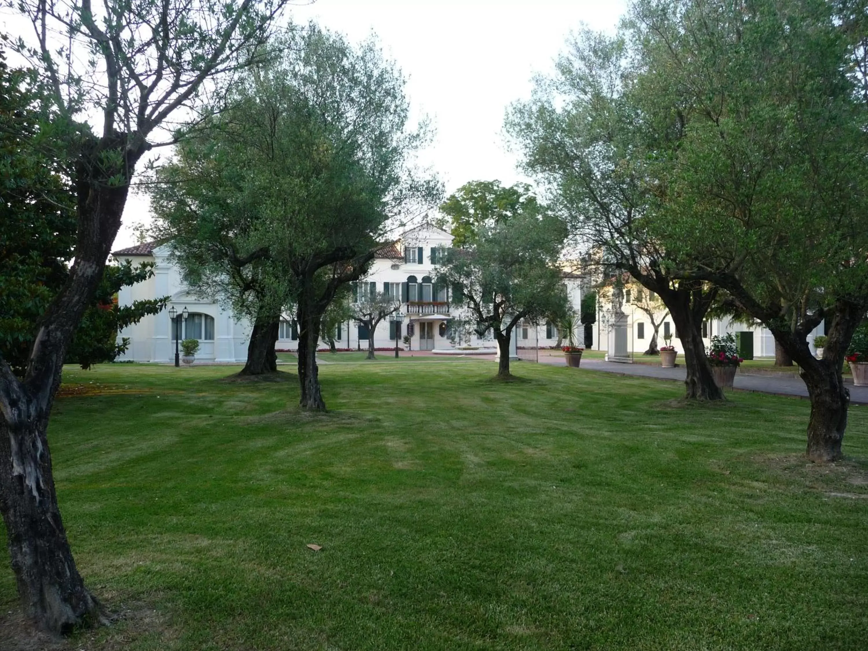 Facade/entrance, Garden in Villa Fiorita