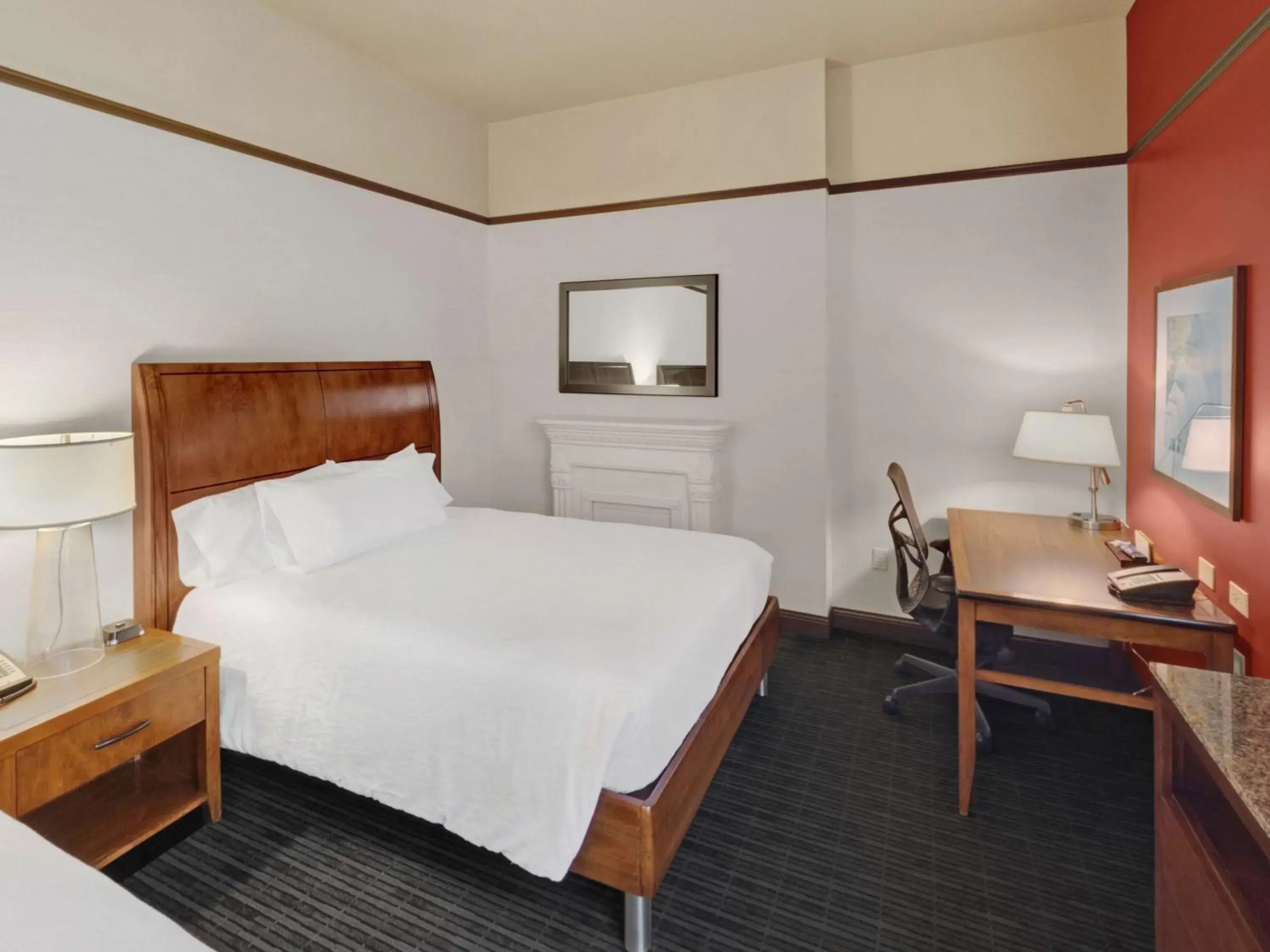 Bedroom, Bed in Hilton Garden Inn Milwaukee Downtown