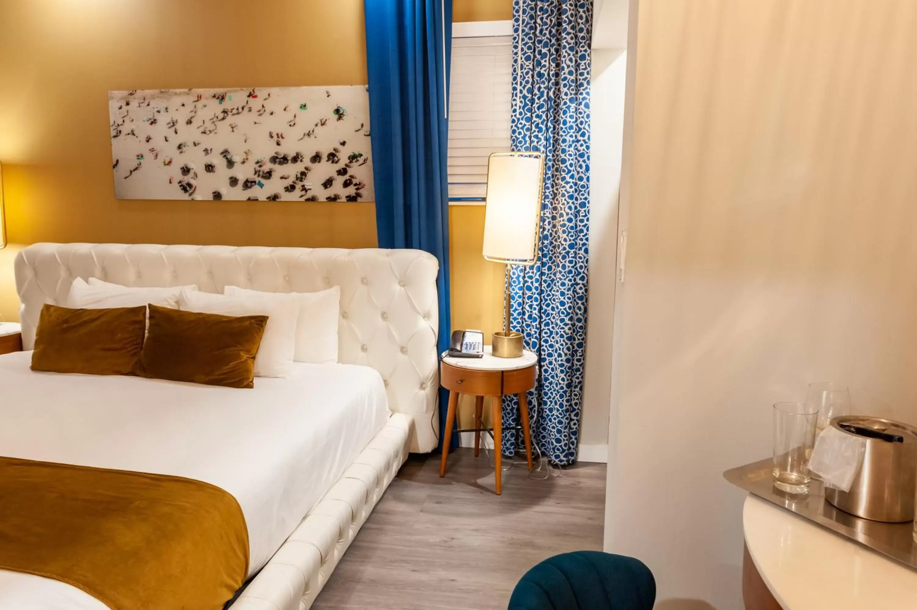 Bed in Catalina Hotel & Beach Club