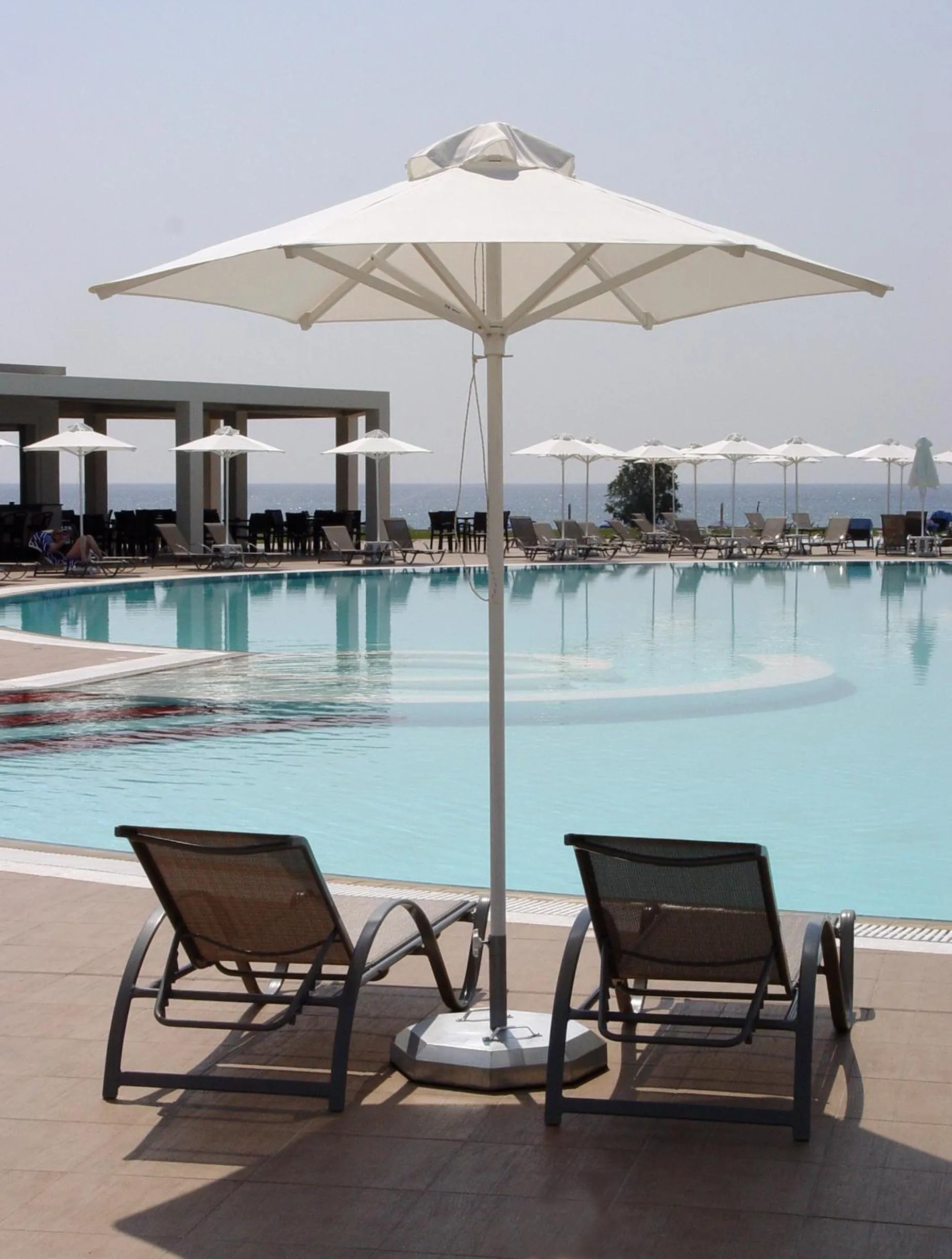 Swimming pool in Apollo Blue