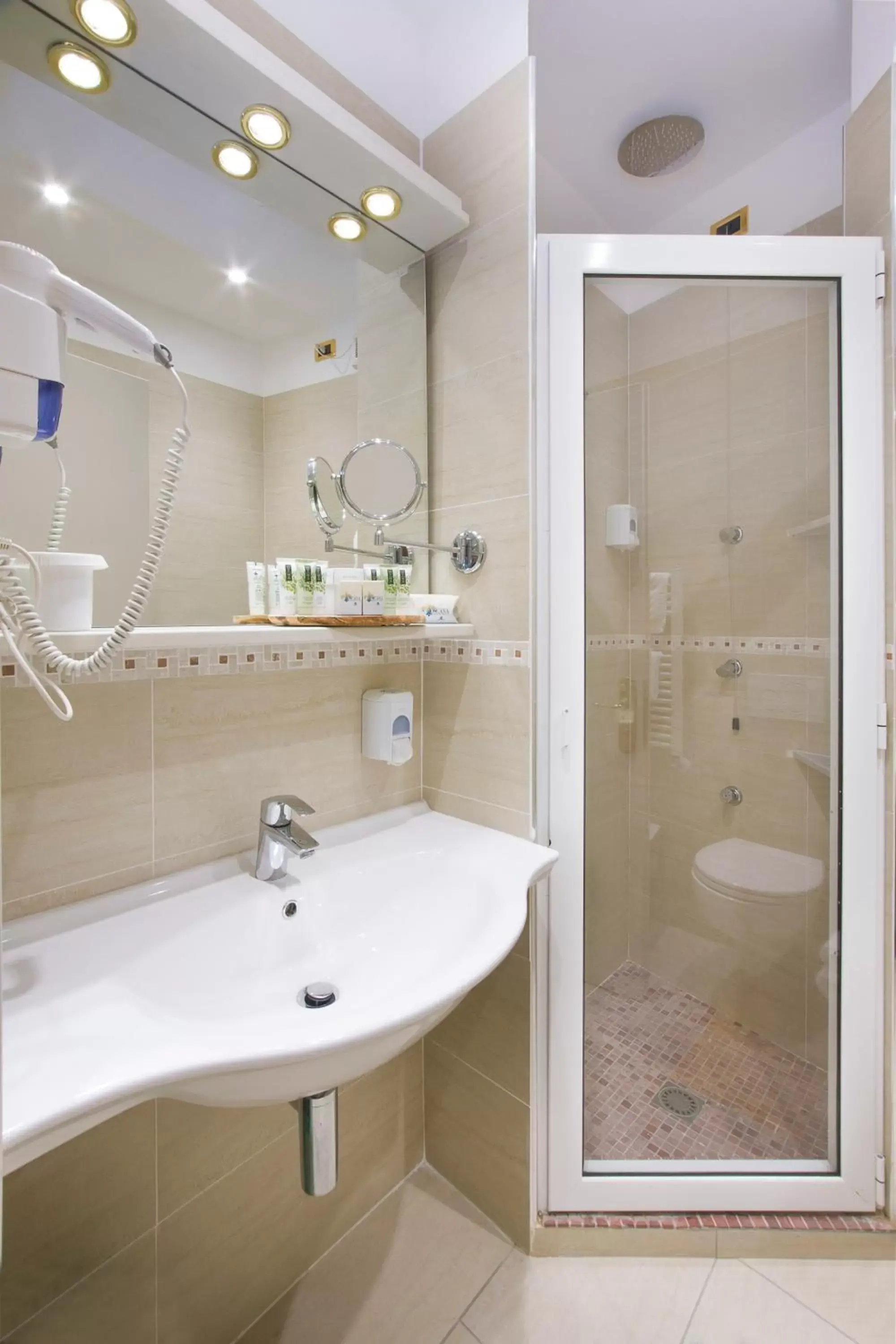 Bathroom in Hotel Ristorante Toscana