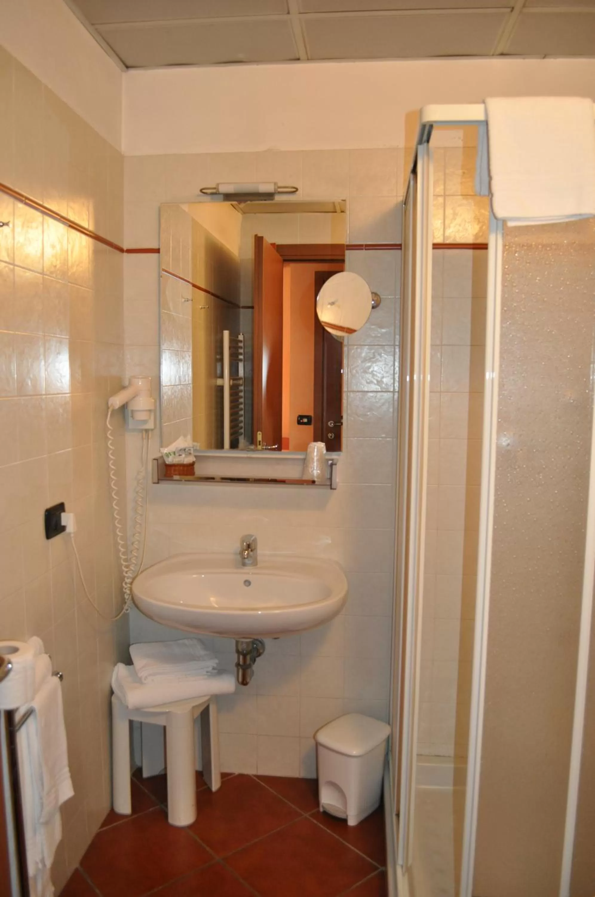 Twin Room in Lizard Hotel