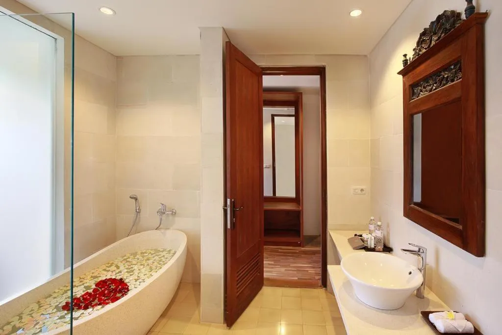 Shower in Kamajaya Villas