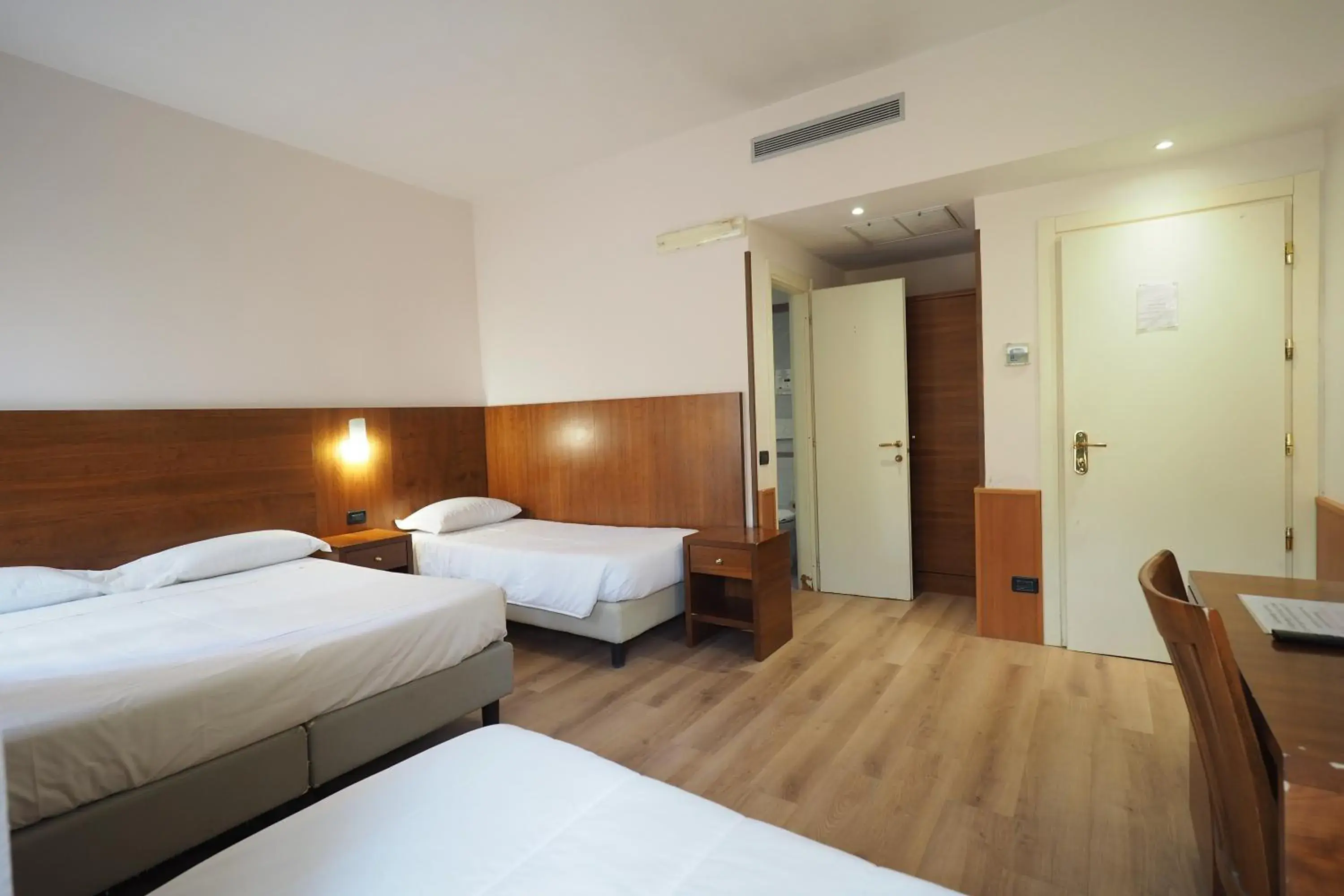 Bed in Hotel Osimar