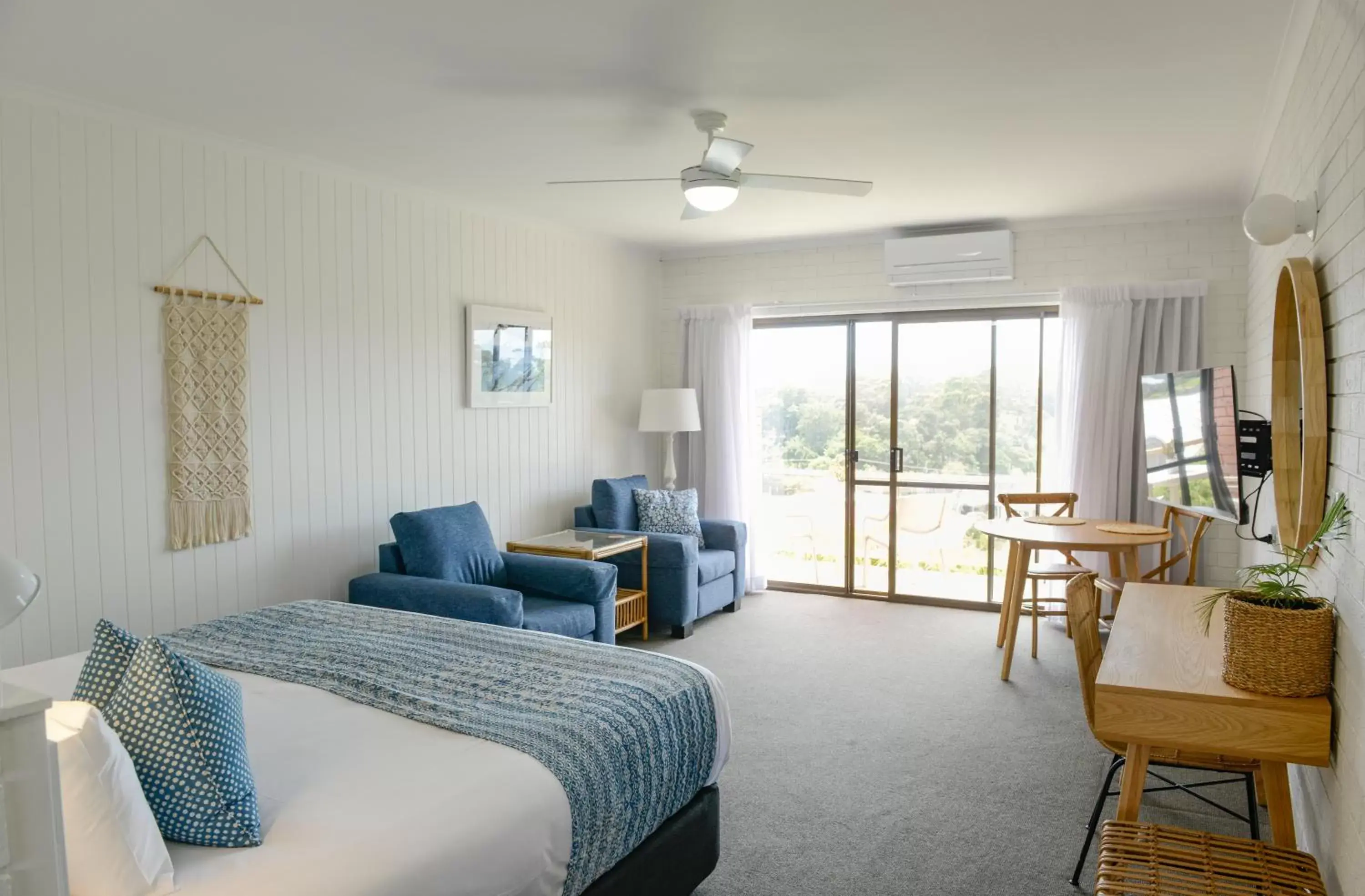 Guests, Bed in Mollymook Seascape Motel and Apartments Guests, Bed in Mollymook Seascape Motel and Apartments