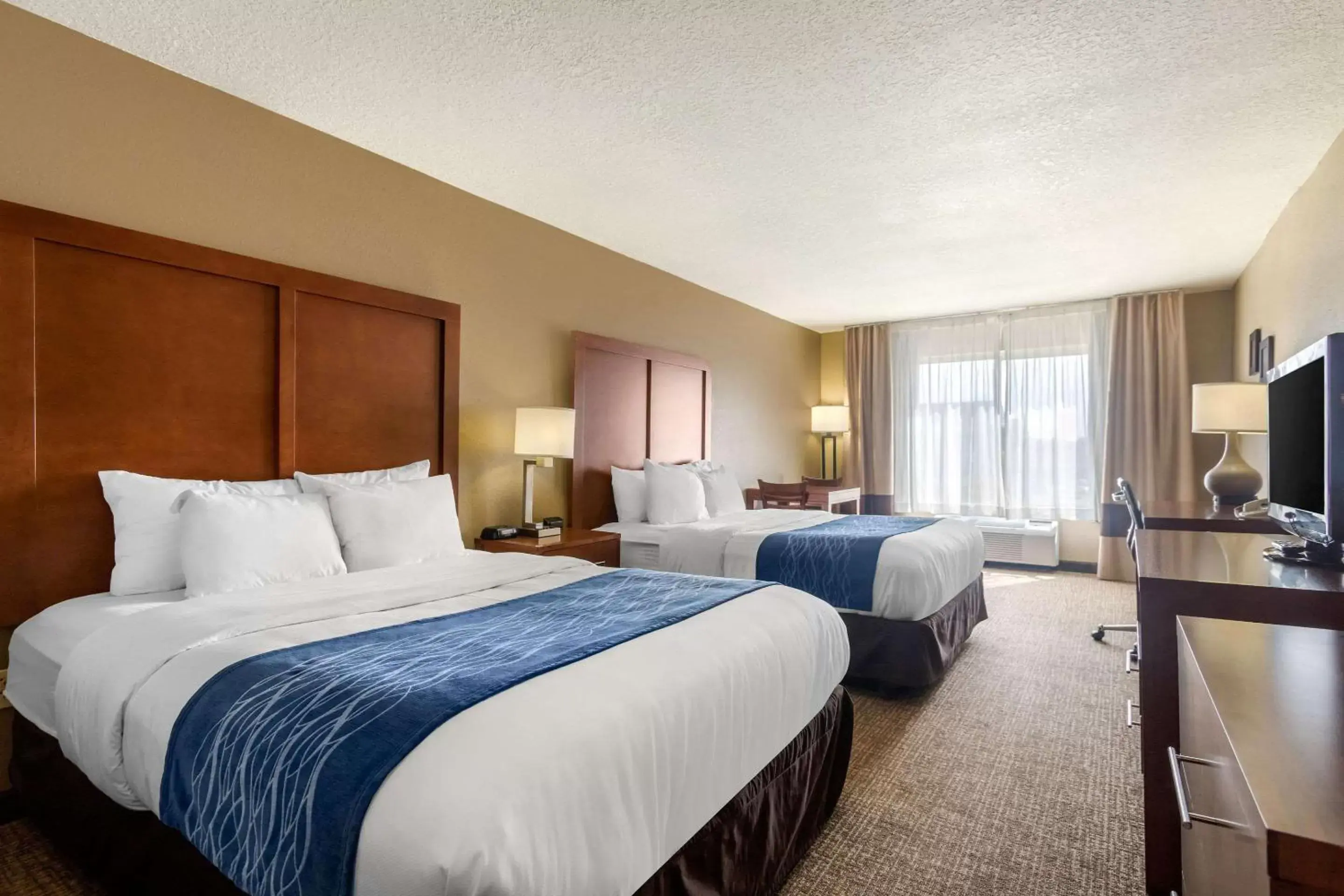 Photo of the whole room in Comfort Inn & Suites Pittsburg