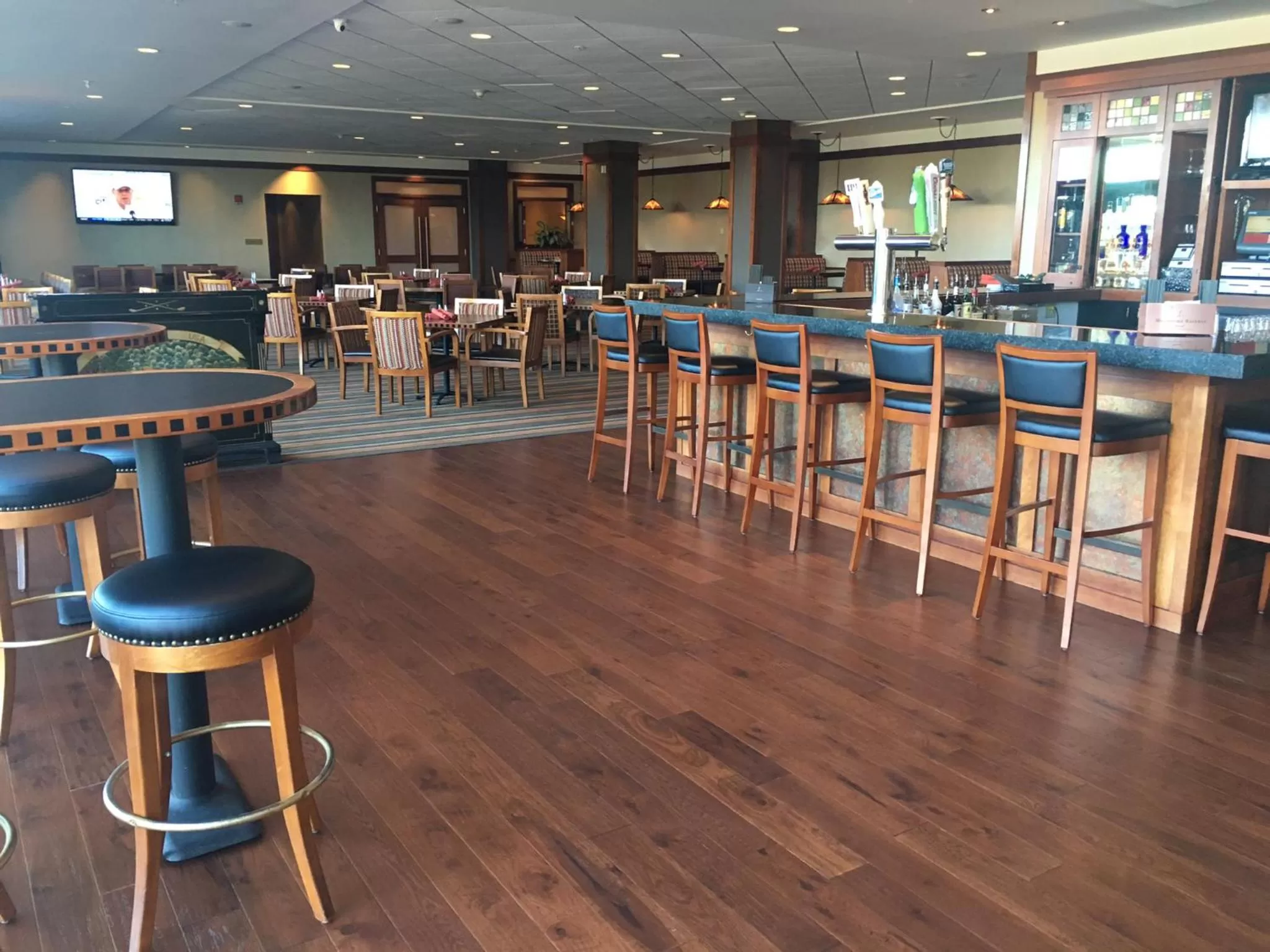 Restaurant/places to eat in Eaglewood Resort & Spa