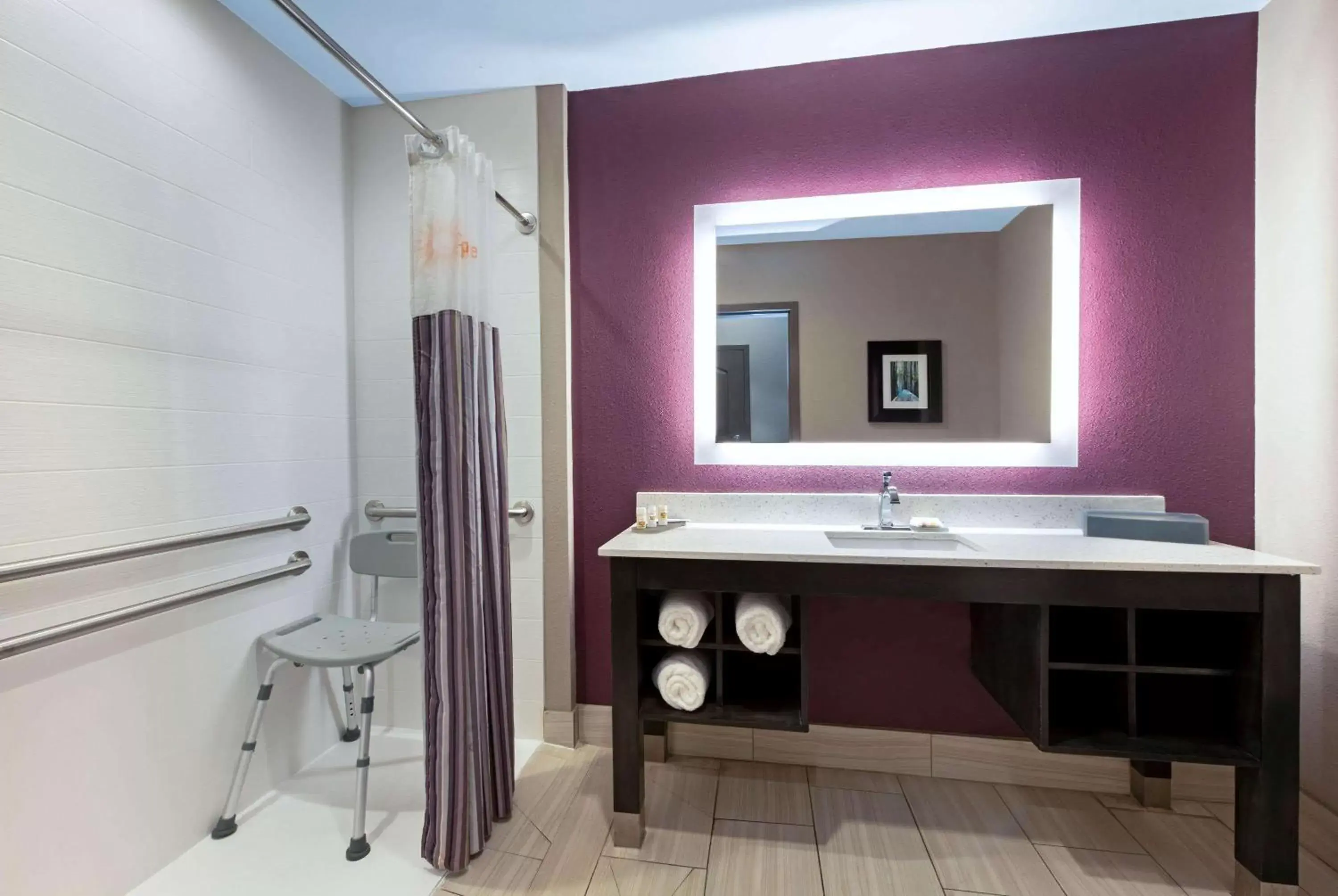 Shower, Bathroom in La Quinta by Wyndham West Monroe