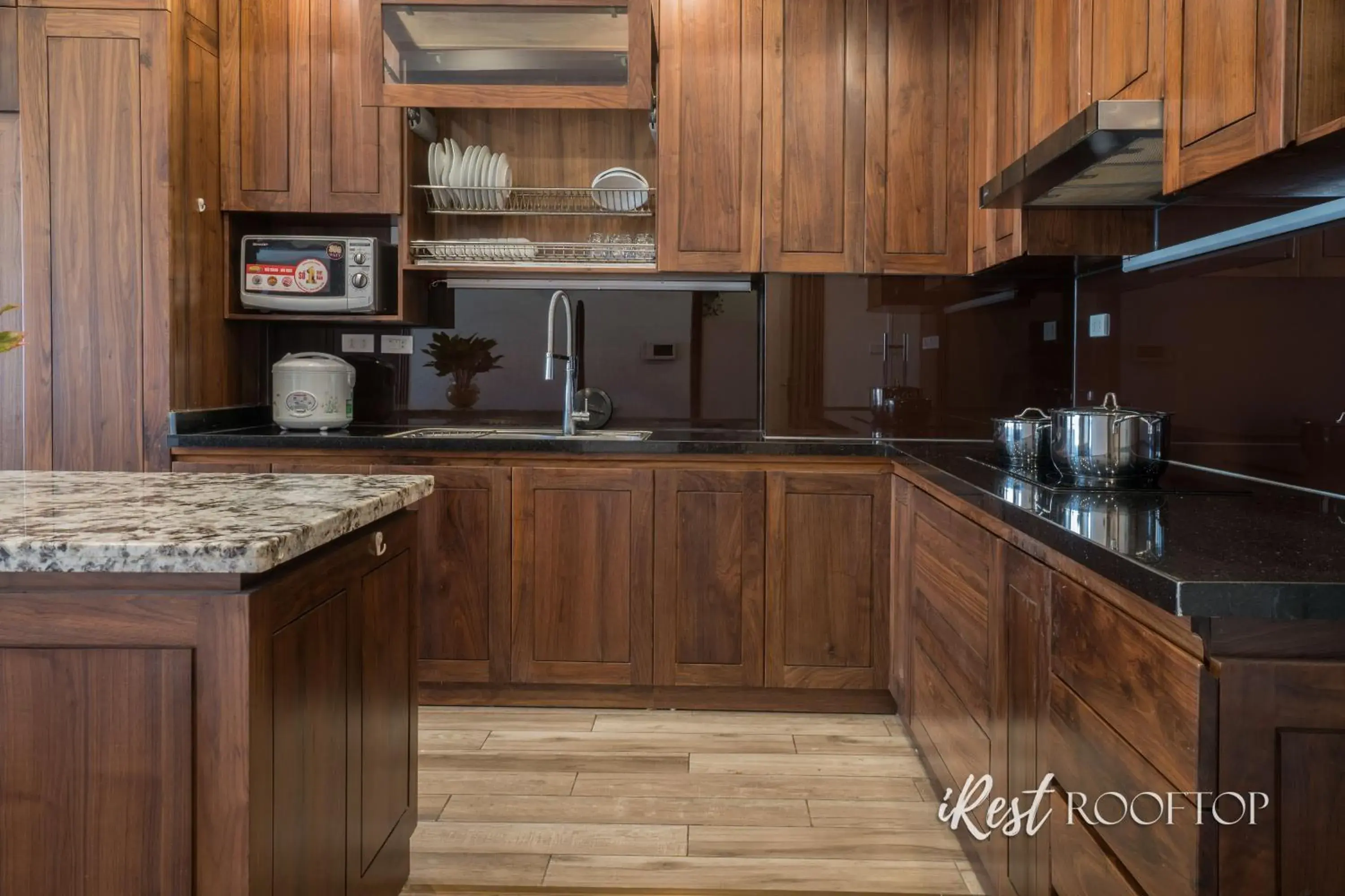 Kitchen/Kitchenette in Irest Apartment