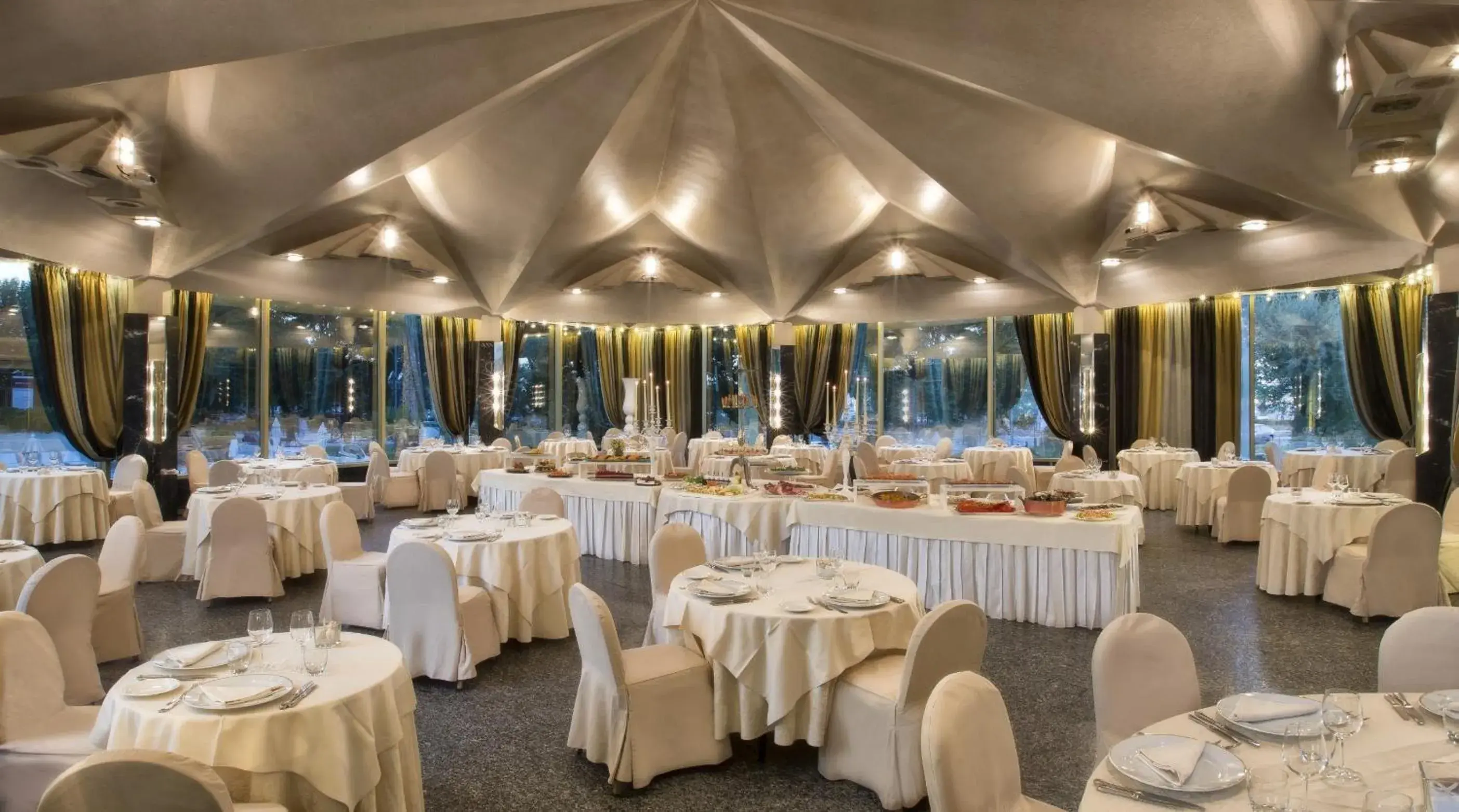 Restaurant/places to eat, Banquet Facilities in Hotel Ambasciatori