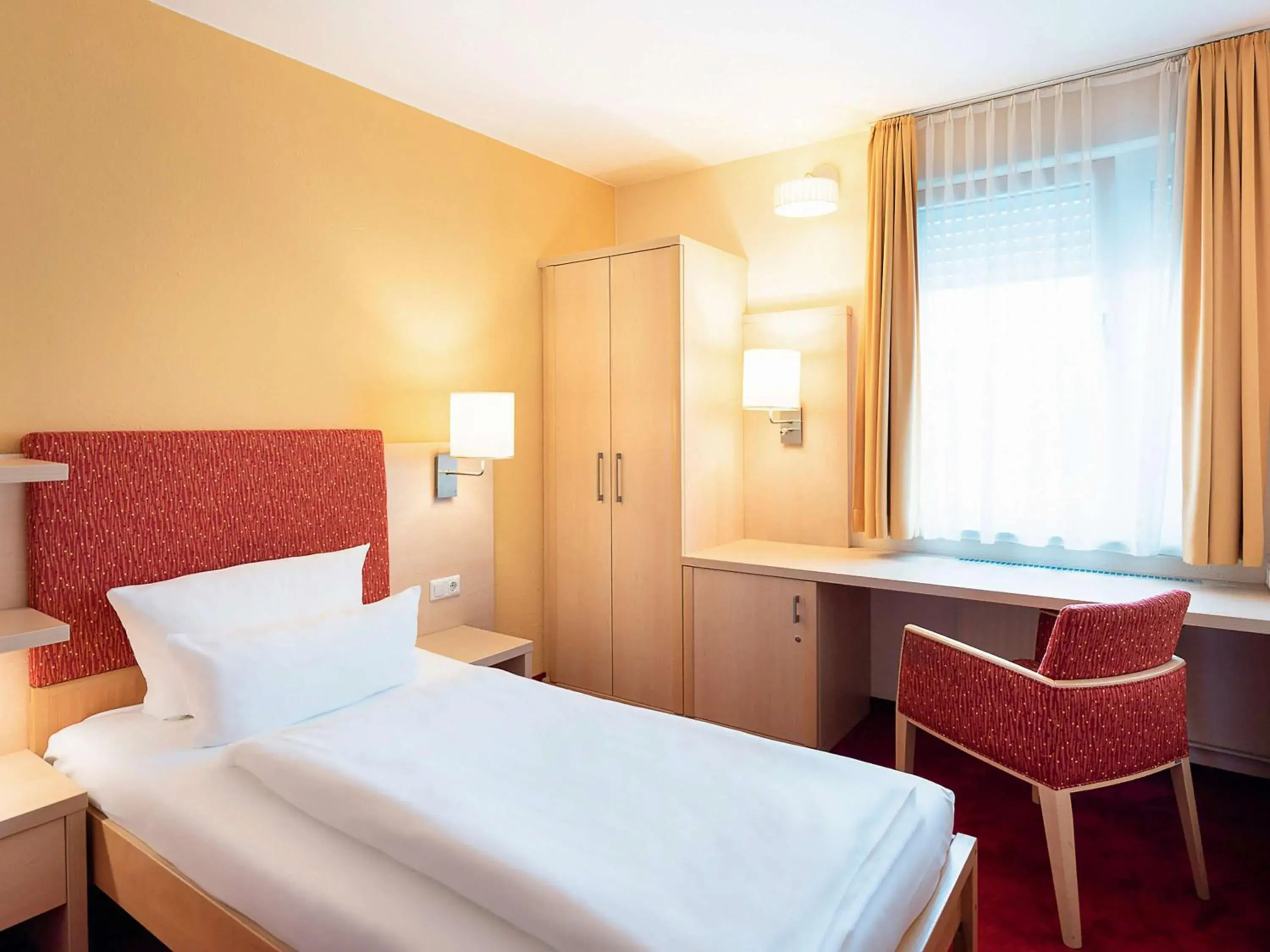 Bedroom, Bed in The Hotel Darmstadt