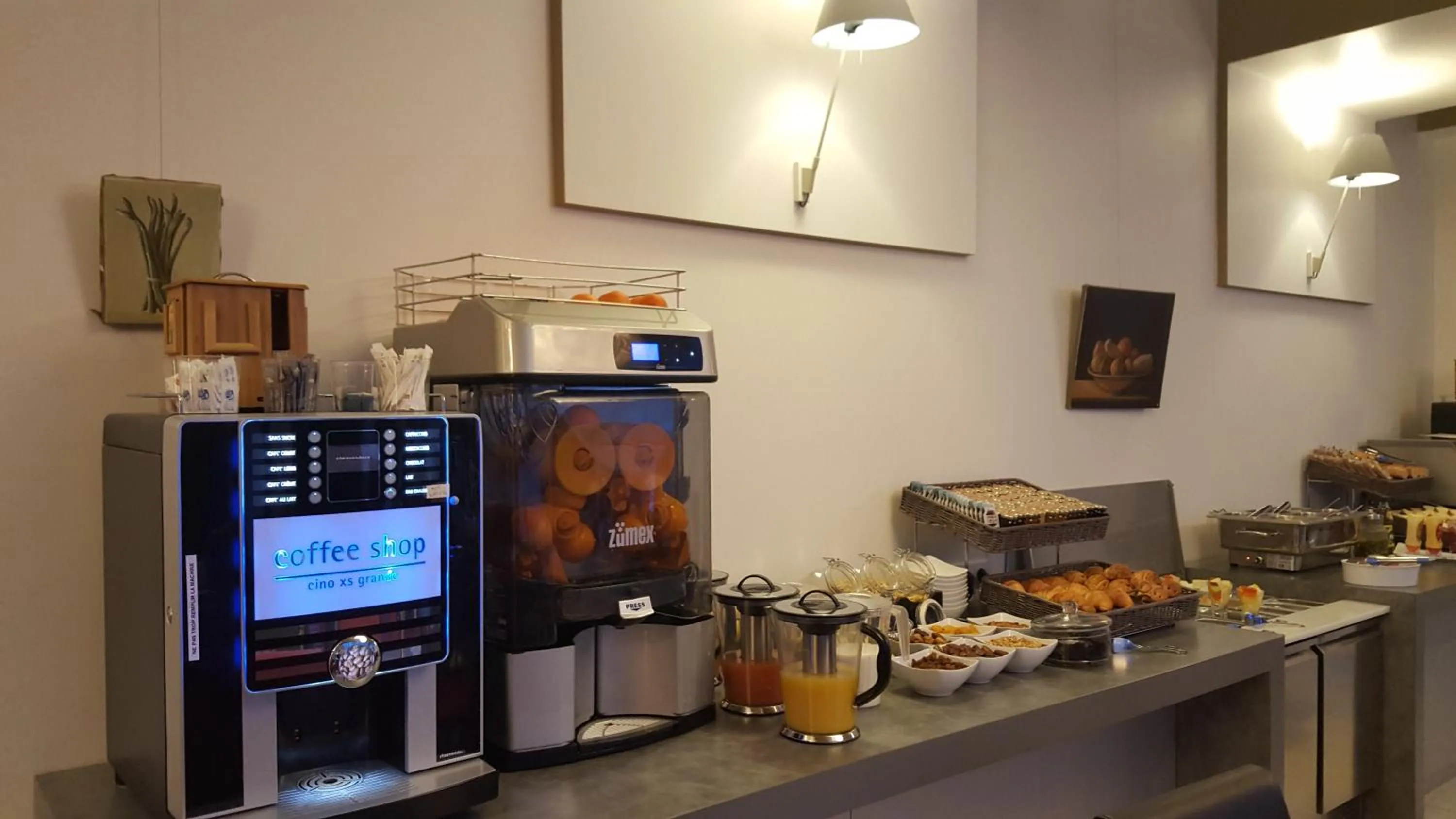 Continental breakfast in Hôtel Brésil Opéra SPA