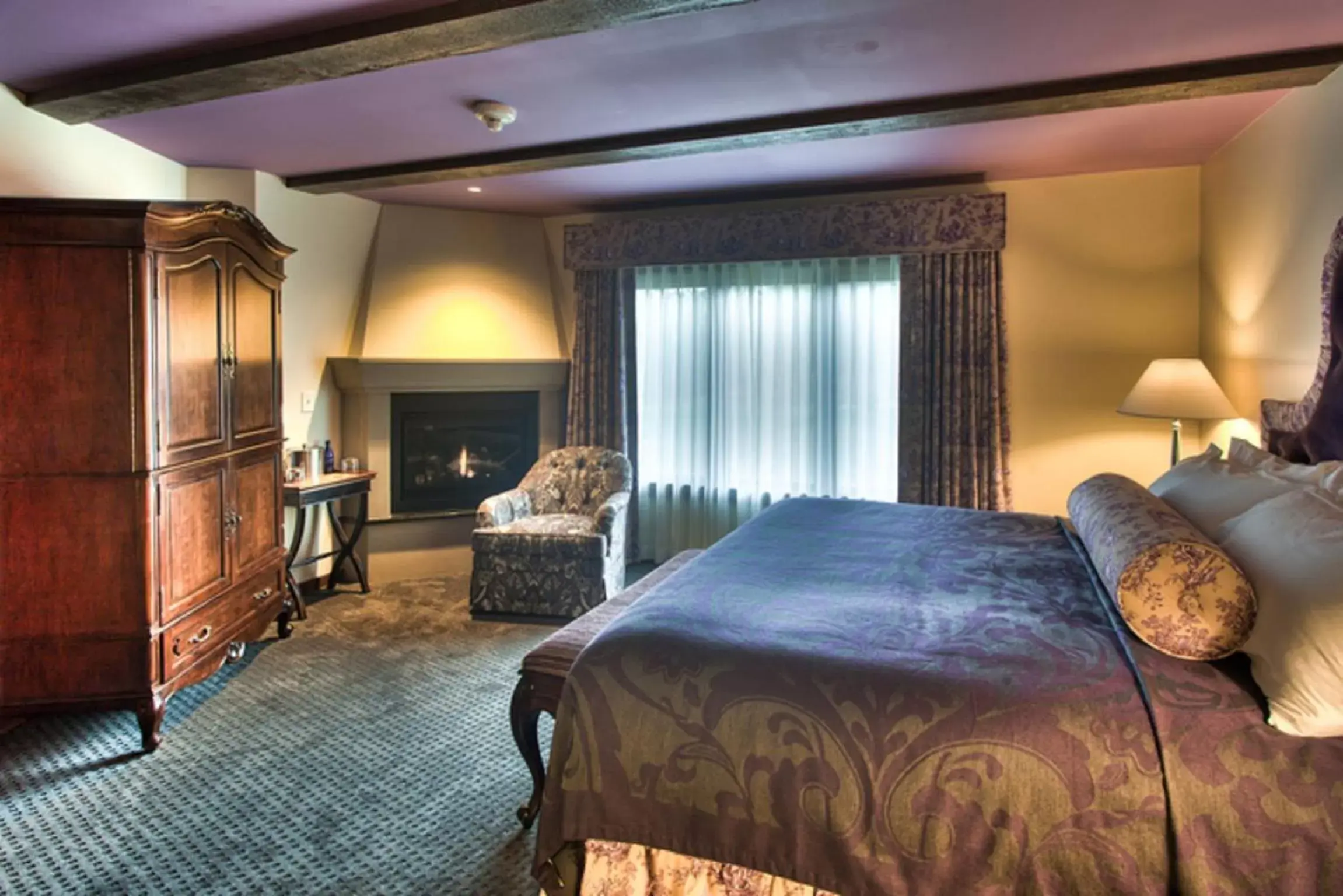 Bed in Mirbeau Inn & Spa - Plymouth