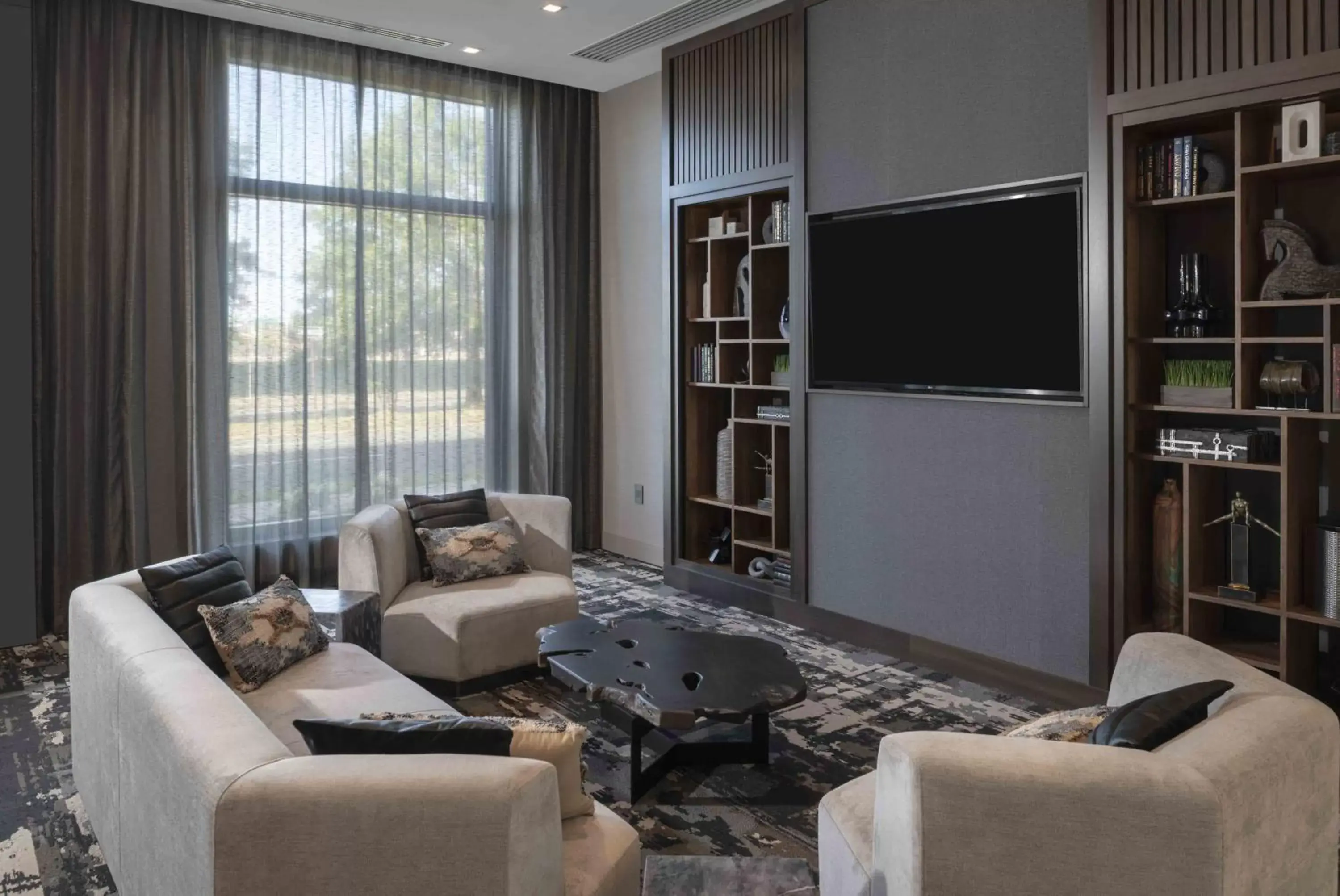 Communal lounge/ TV room, Seating Area in Holiday Inn Express - Boston Logan Airport - Revere, an IHG Hotel