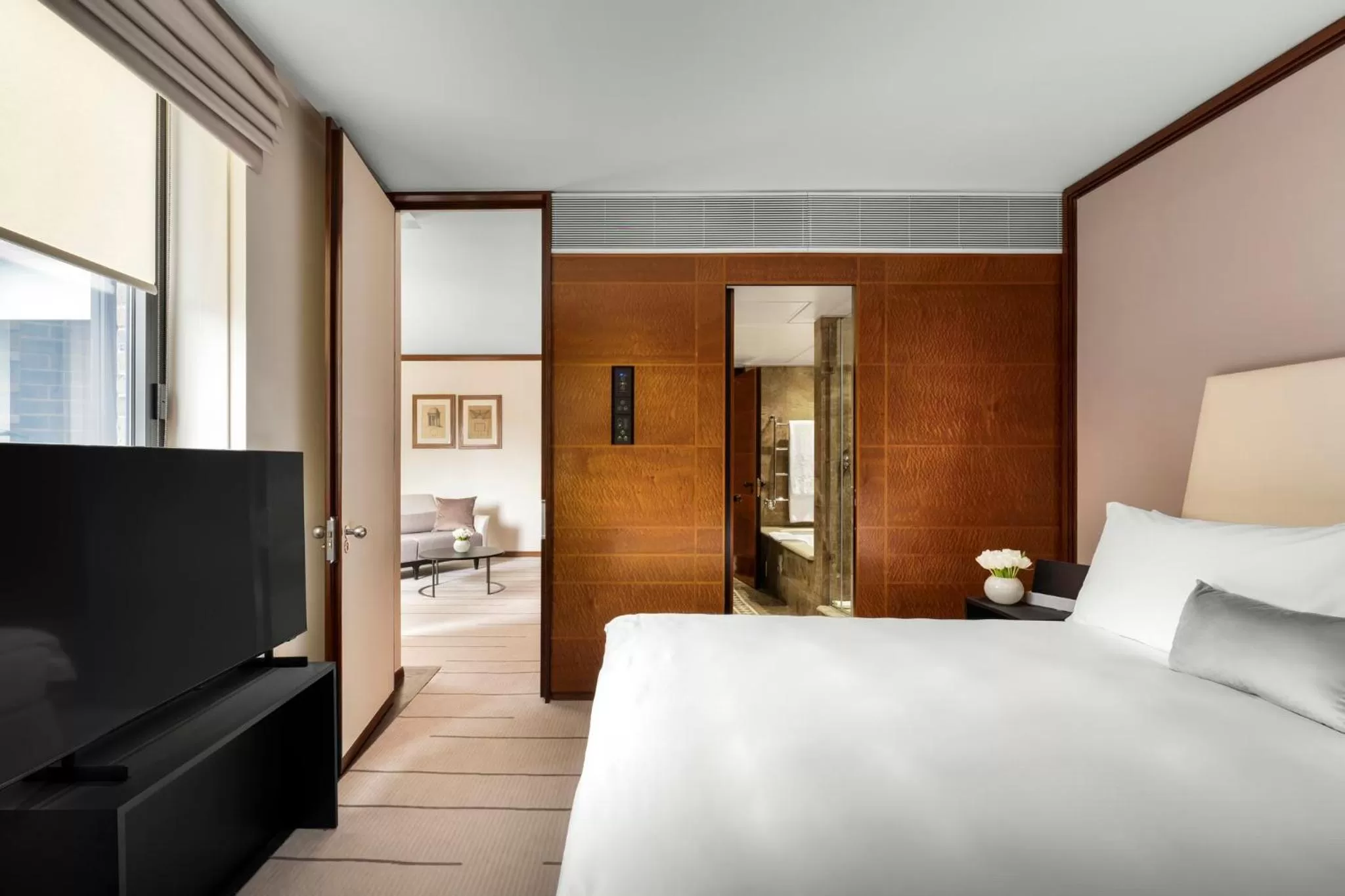 Photo of the whole room, Bed in COMO The Halkin