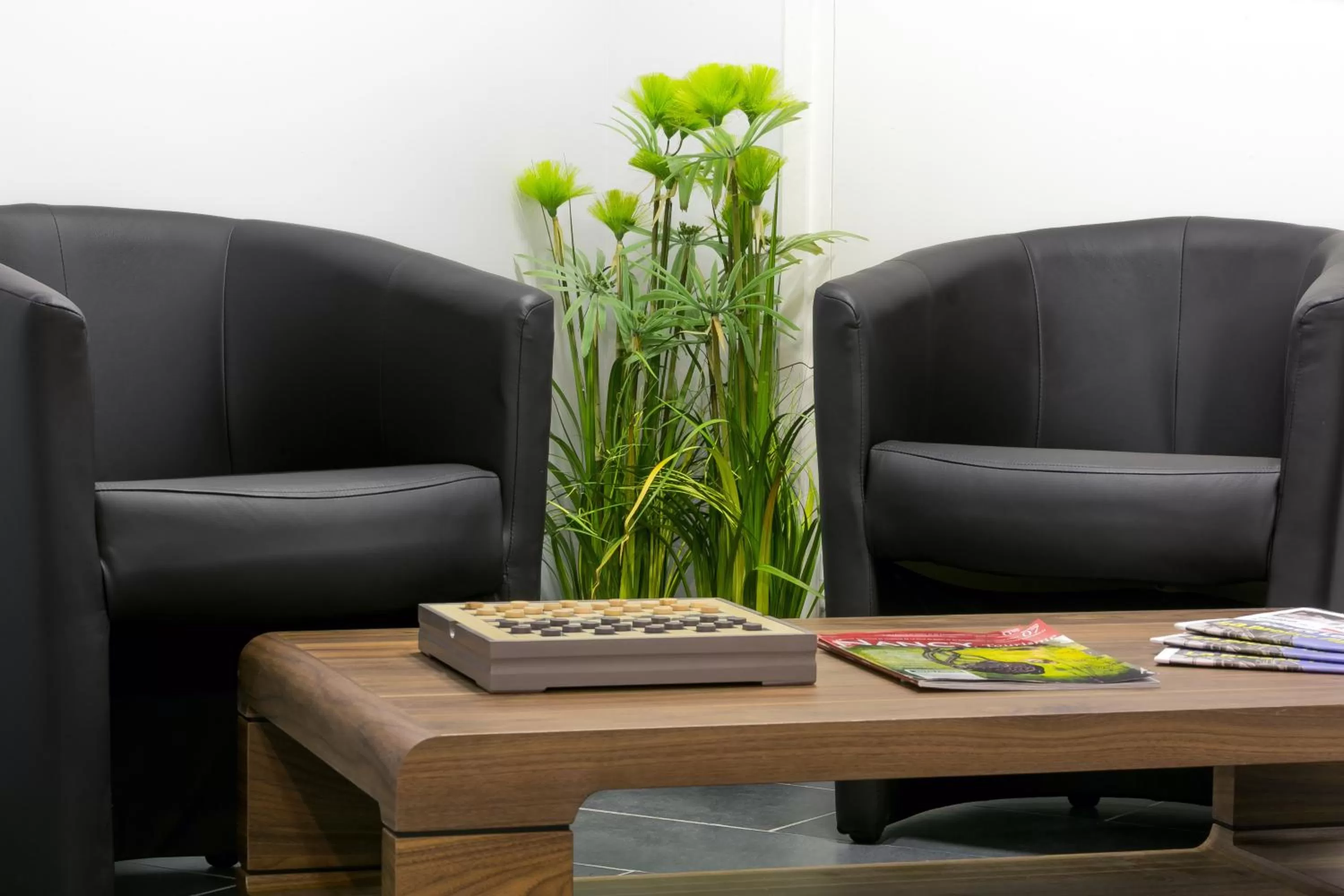 Communal lounge/ TV room in Hotel Foch Nancy Gare