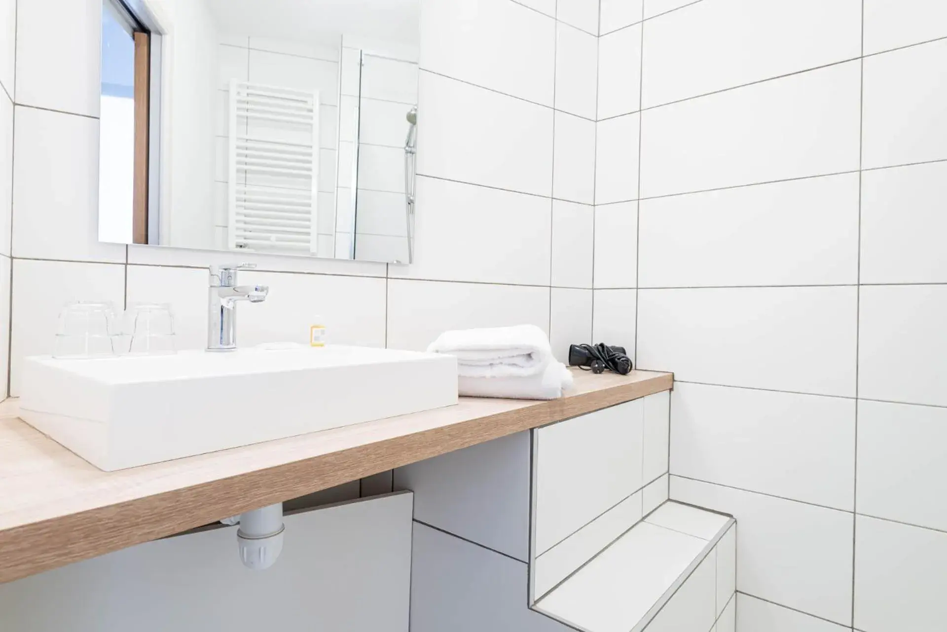 Bathroom in INTER-HOTEL Saint-Malo Ouest Le Crystal