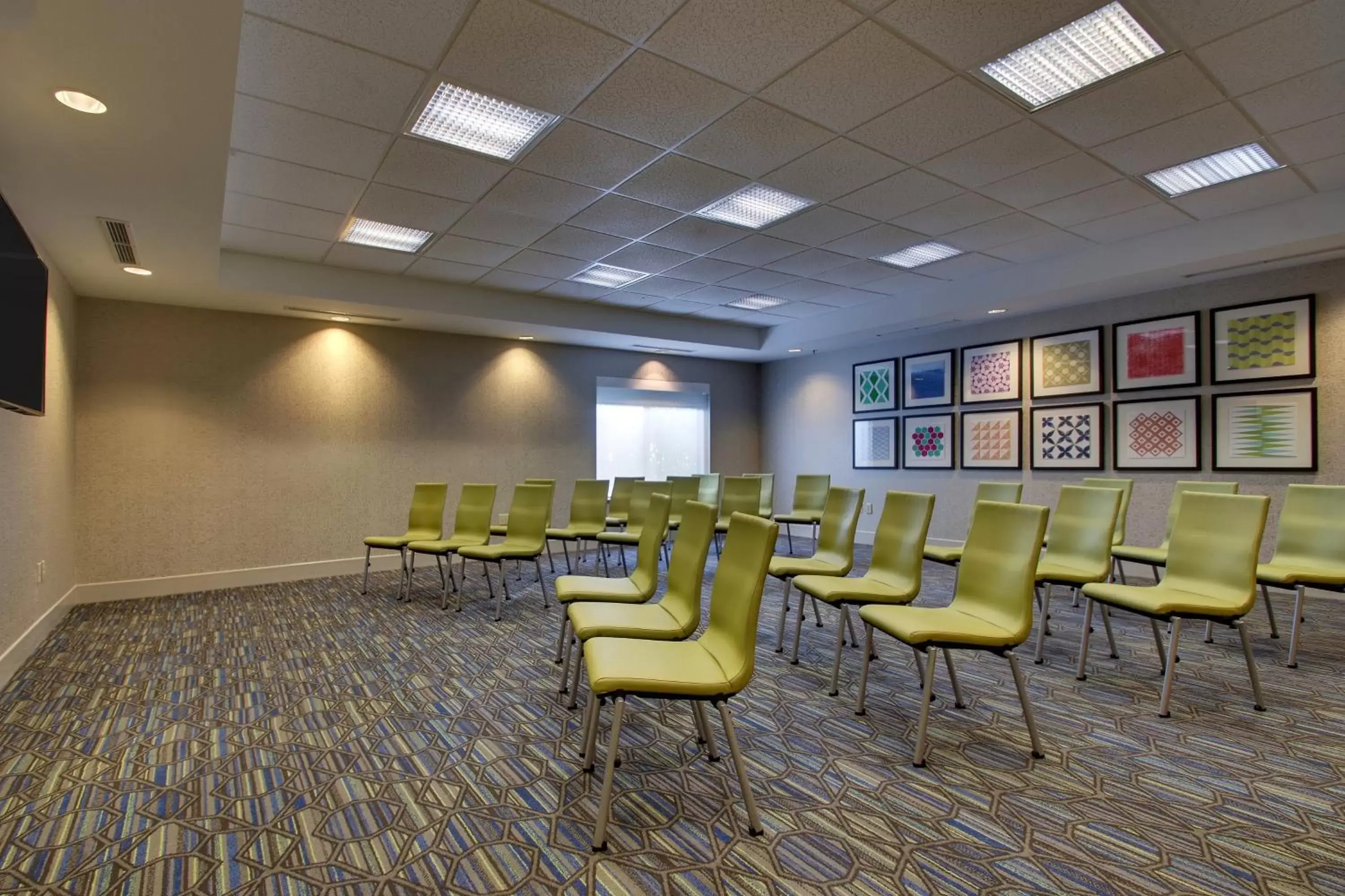 Meeting/conference room in Holiday Inn Express Hotel & Suites Morris, an IHG Hotel