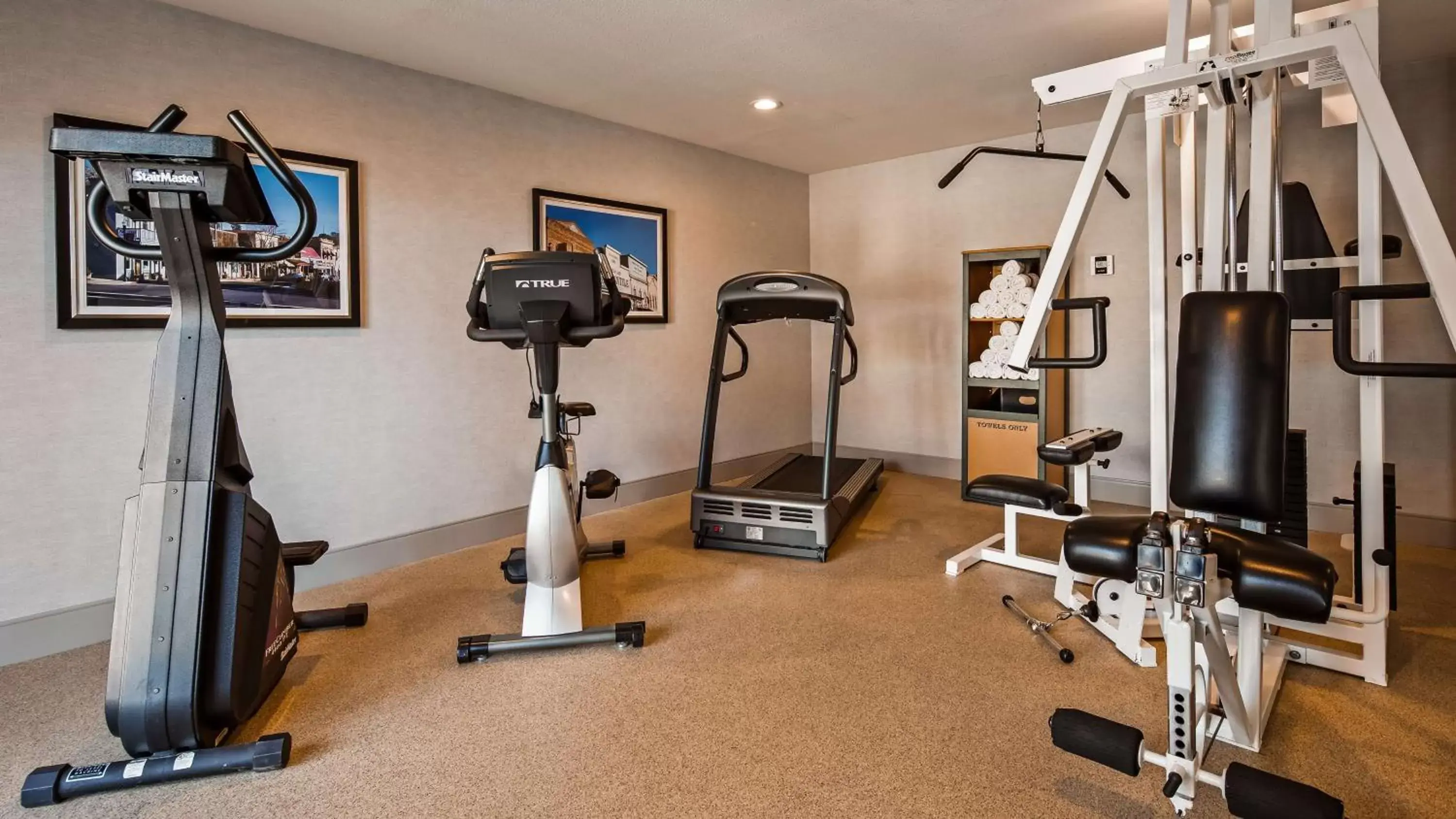 Fitness centre/facilities, Fitness Center/Facilities in Best Western Cedar Inn & Suites