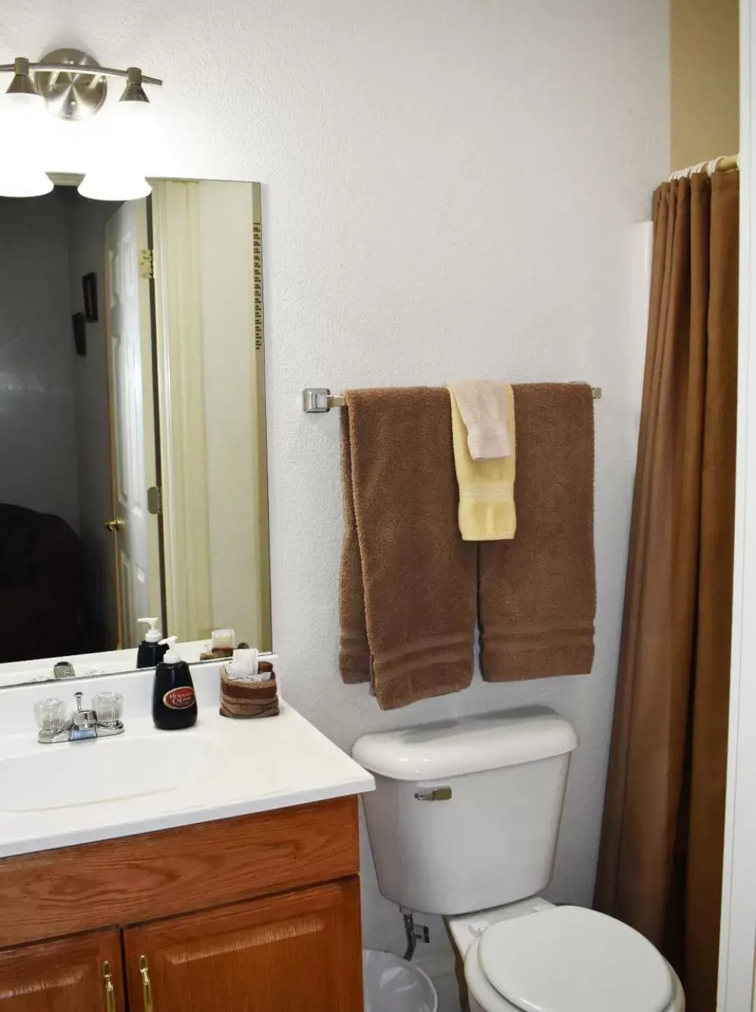Shower, Bathroom in Hermann Crown Suites