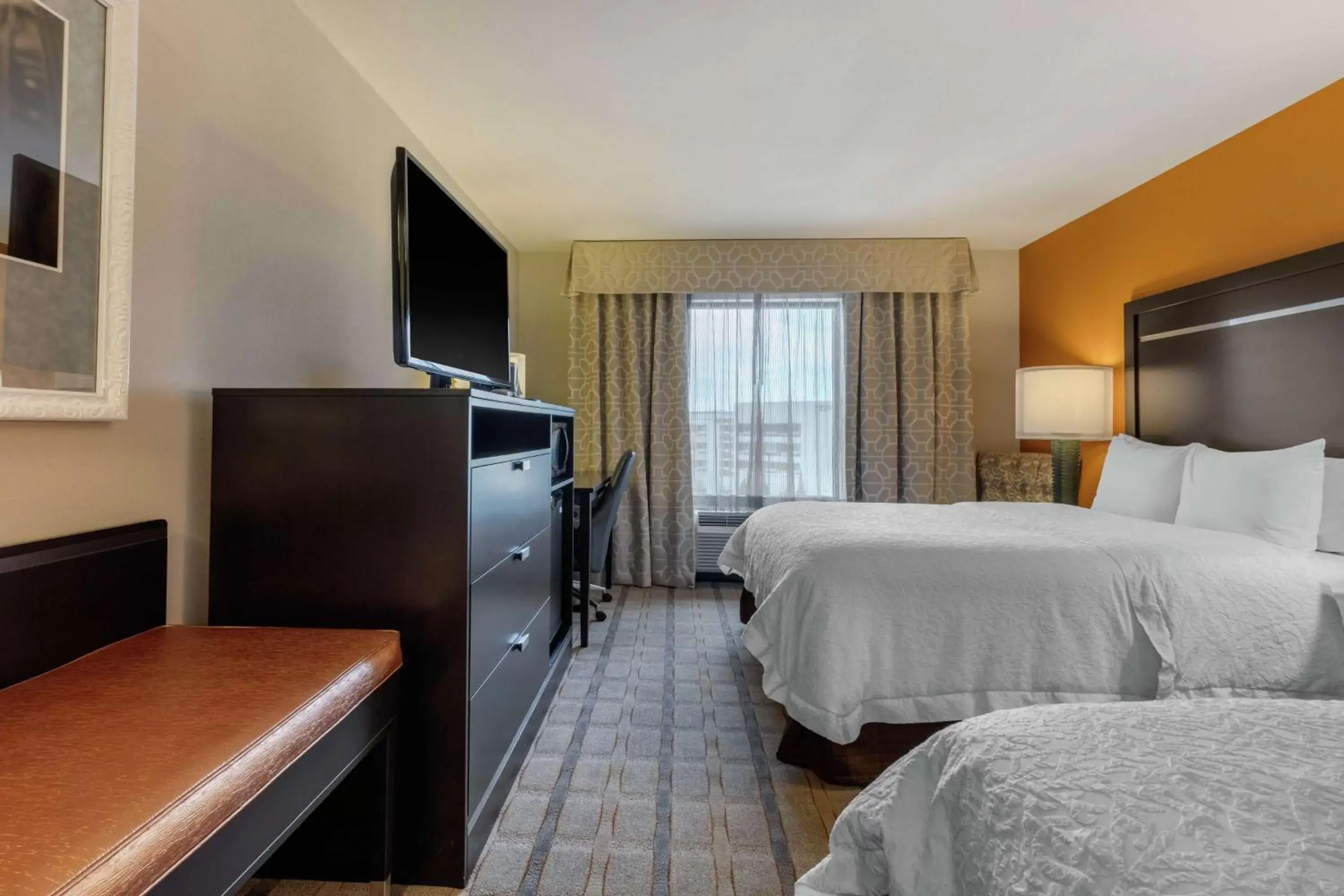 Bedroom, TV/Entertainment Center in Hampton Inn and Suites Columbus, MS